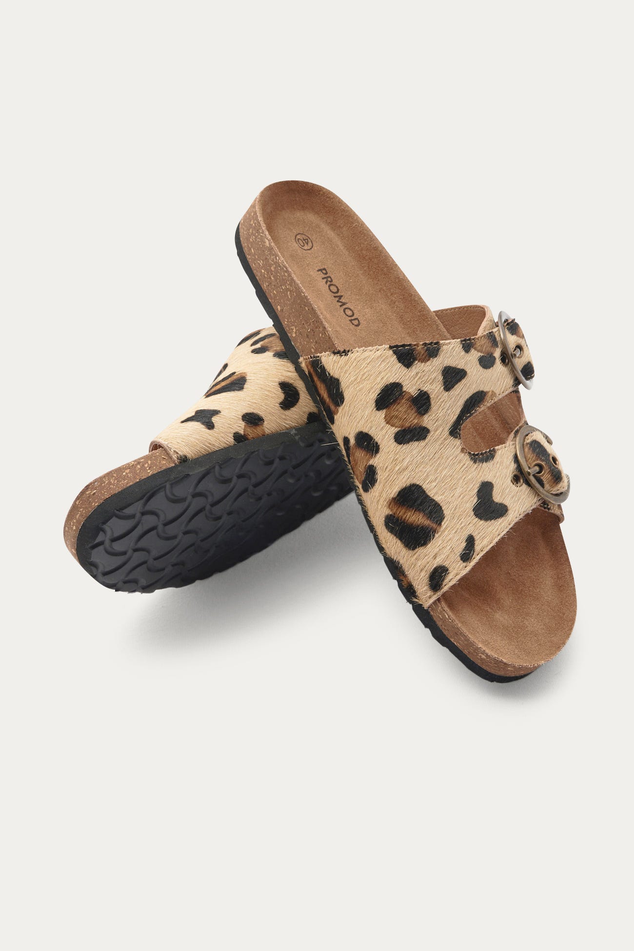 Sandały w panterkę