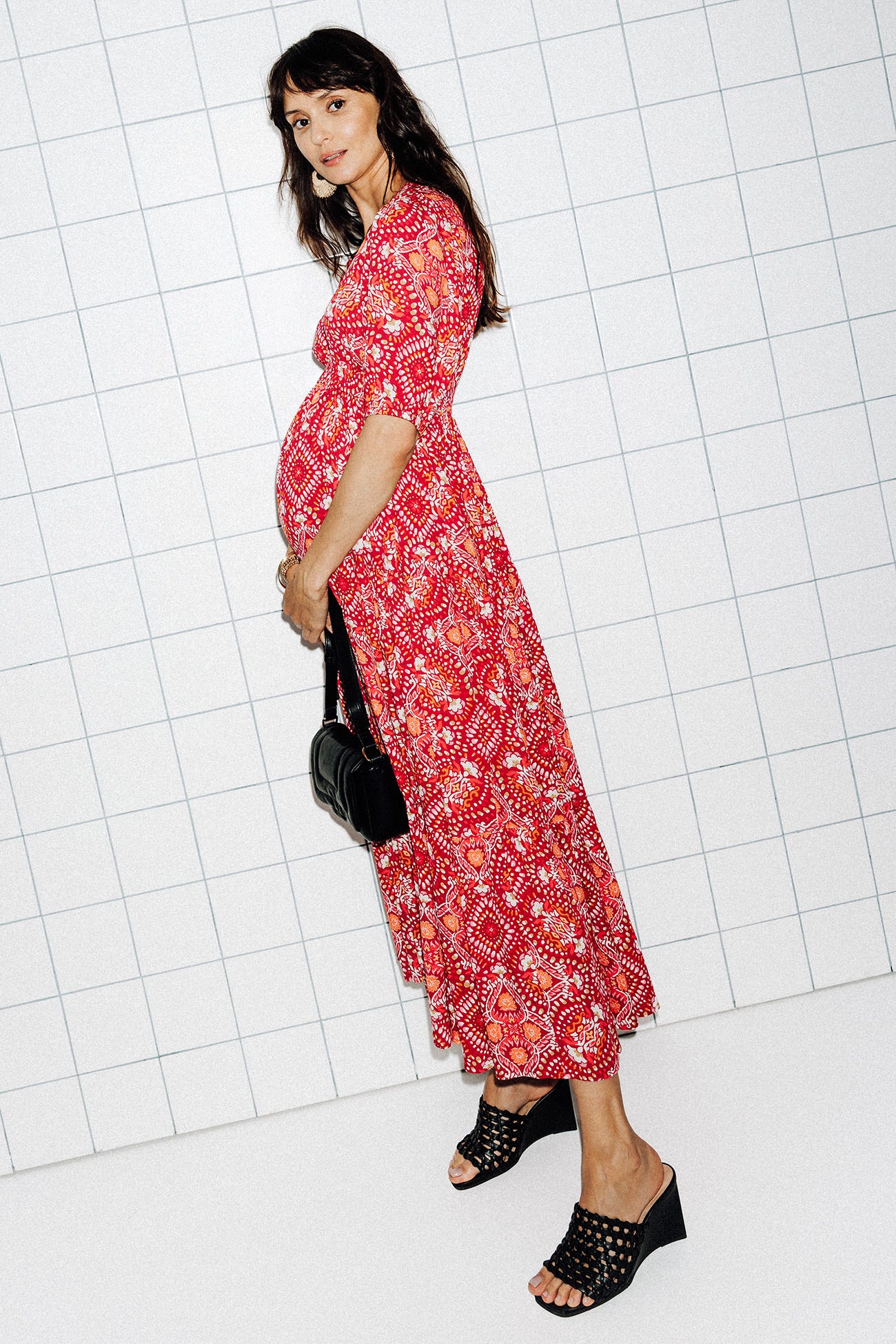 Długa wzorzysta sukienka