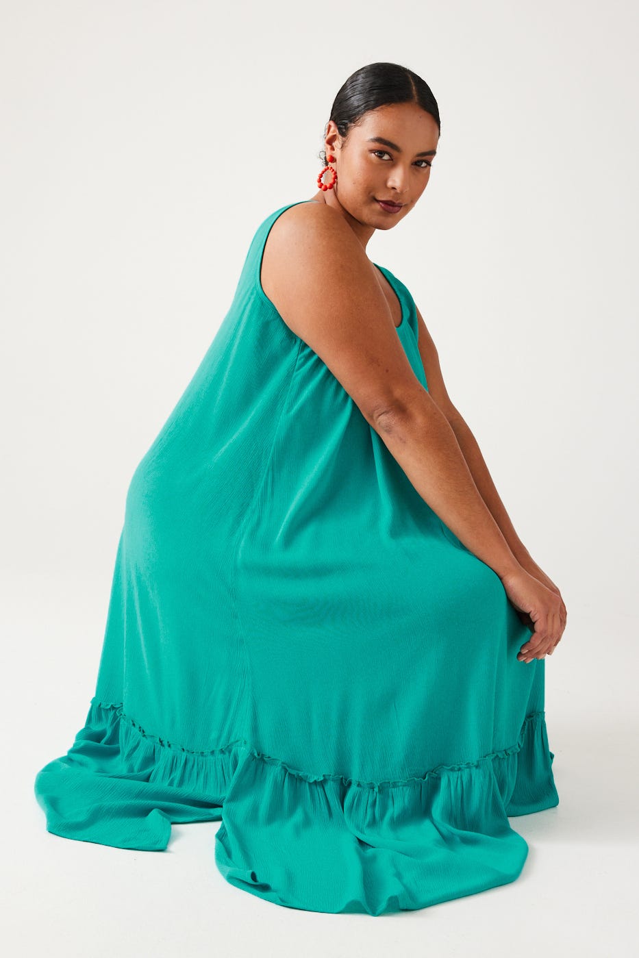 Langes ausgestelltes Kleid