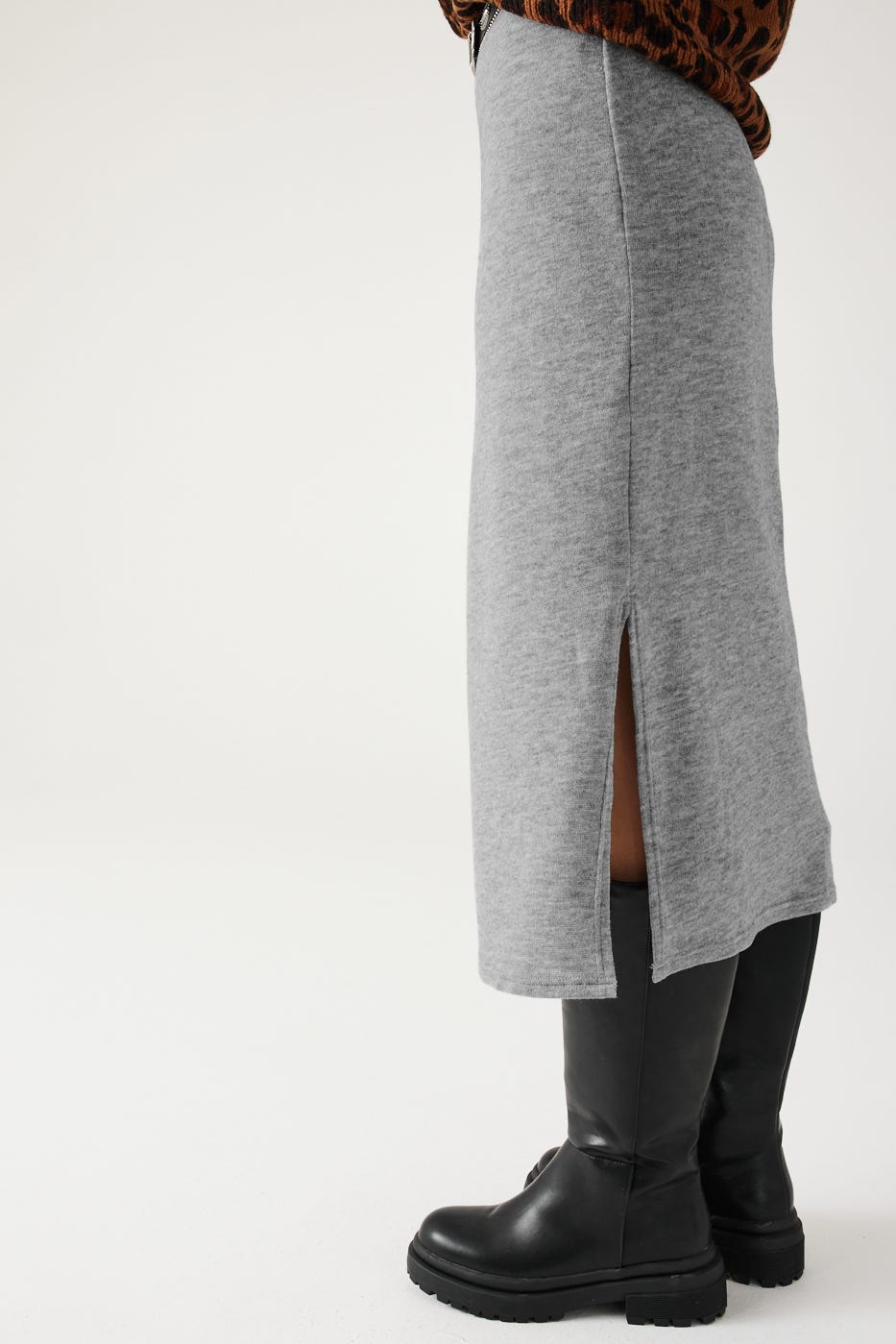 Midi knit skirt