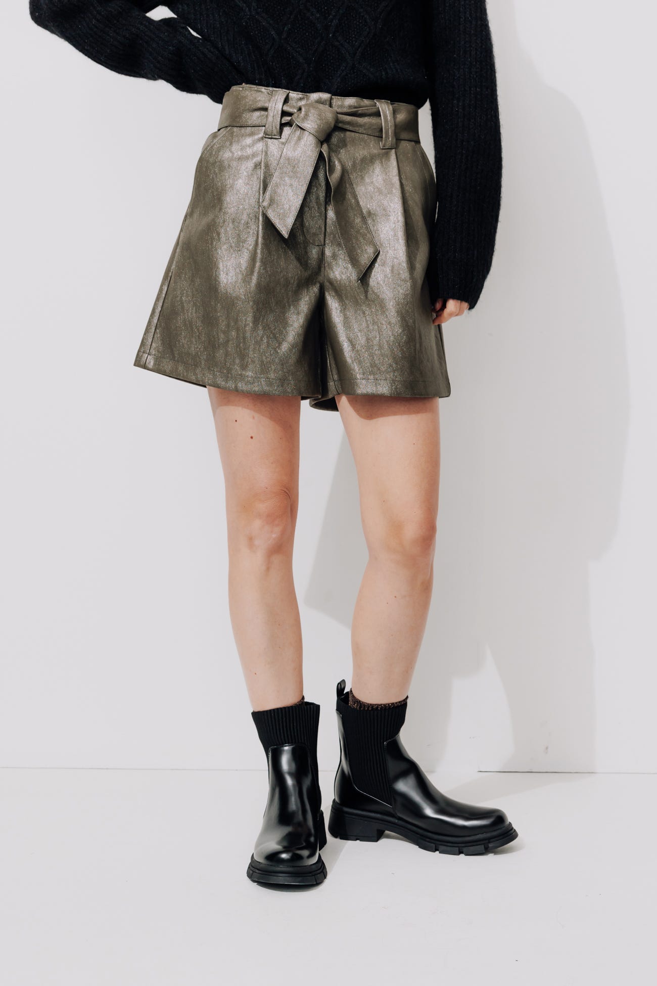 Short en simili à paillettes