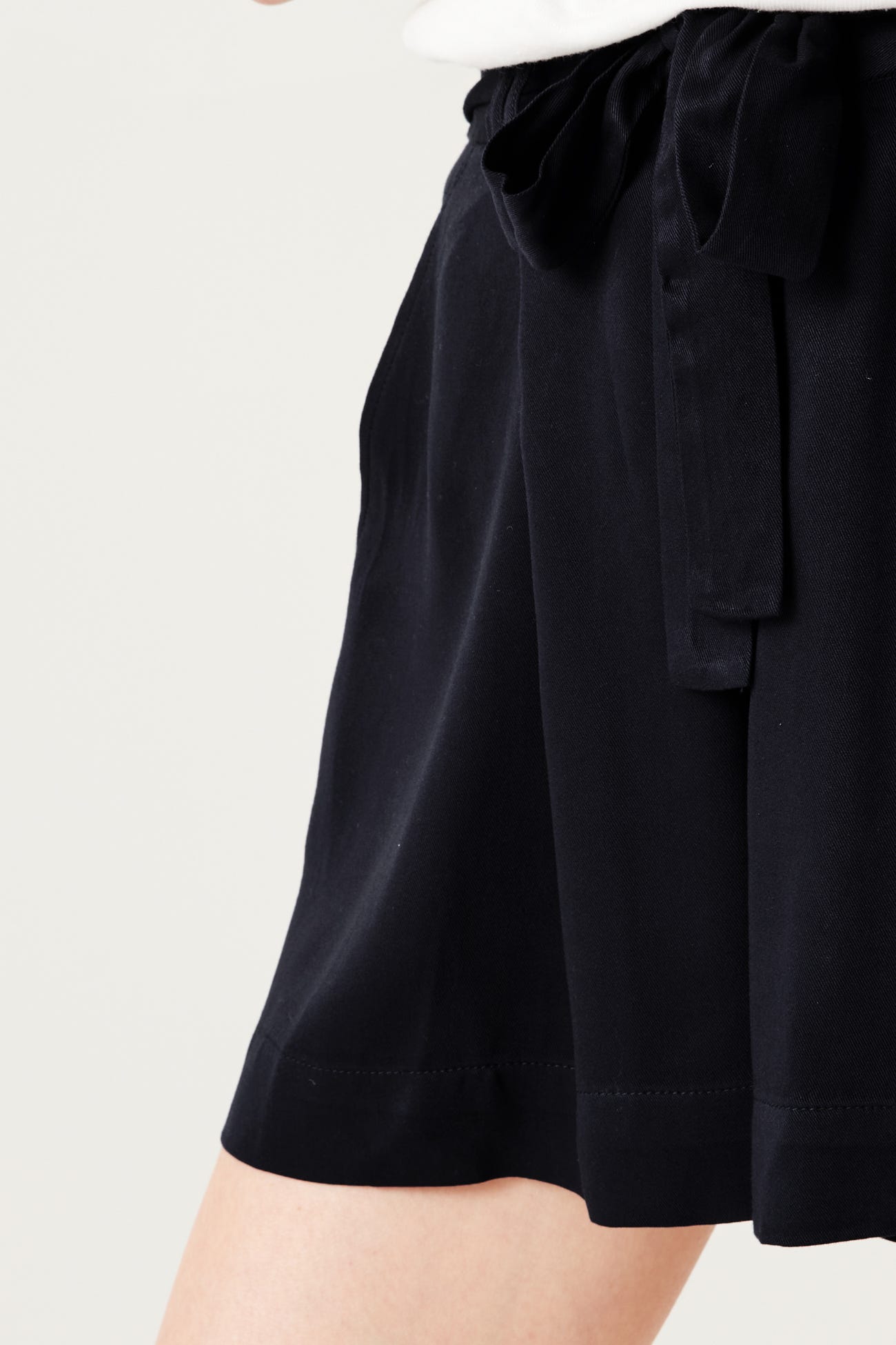 Short uni ceinturé éco-conçu