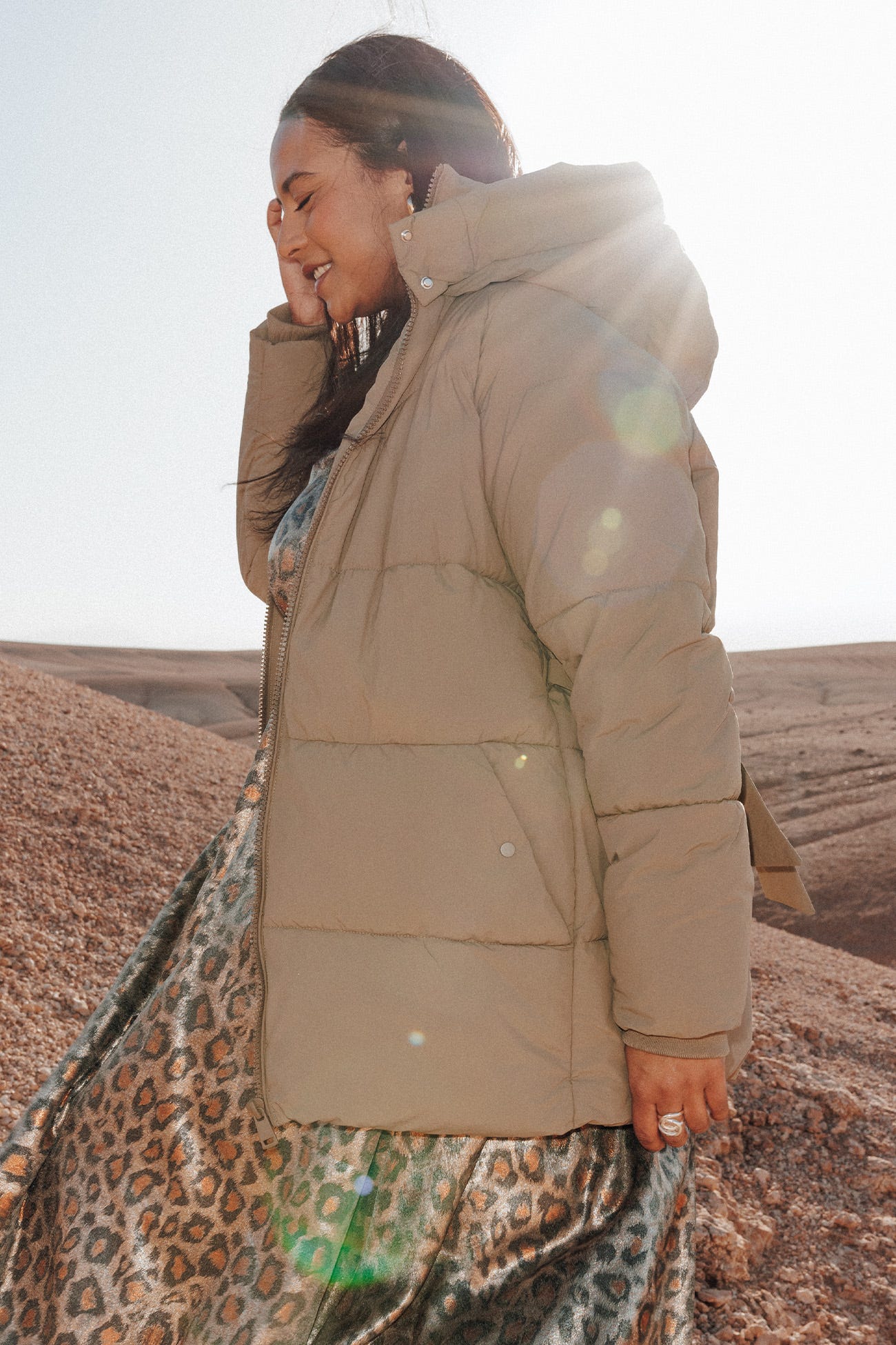 Langer Daunenmantel mit Gürtel