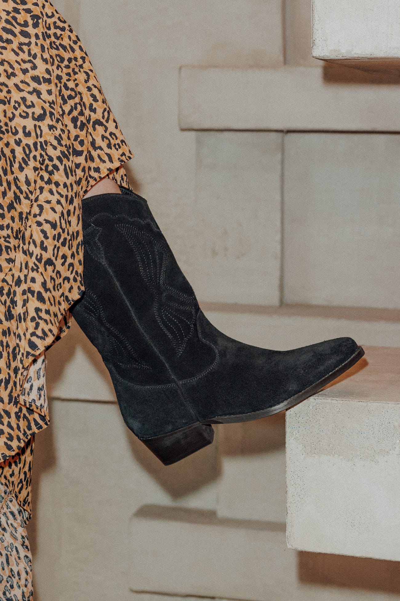 Westernstiefel aus Wildleder