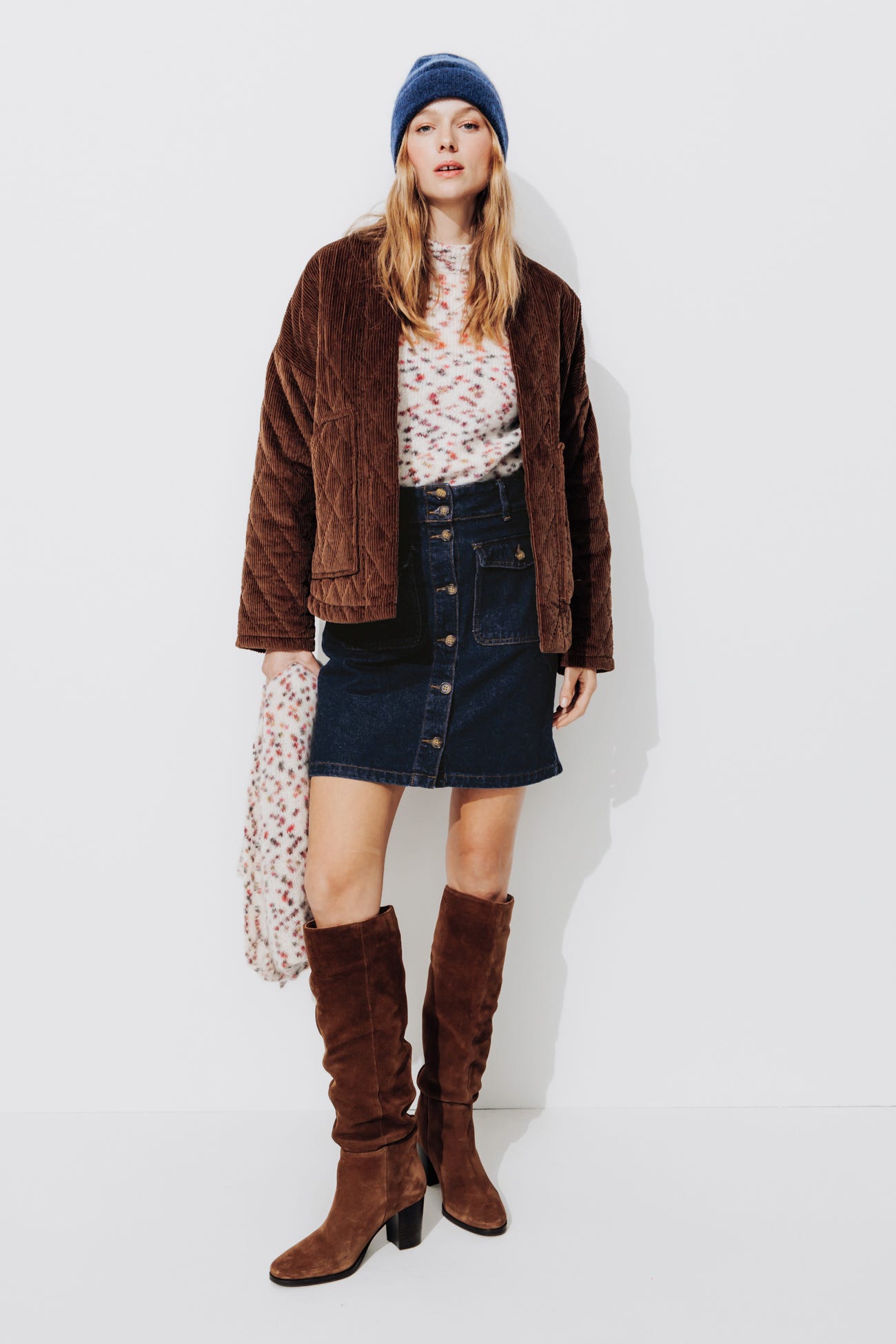 Buttoned denim skirt