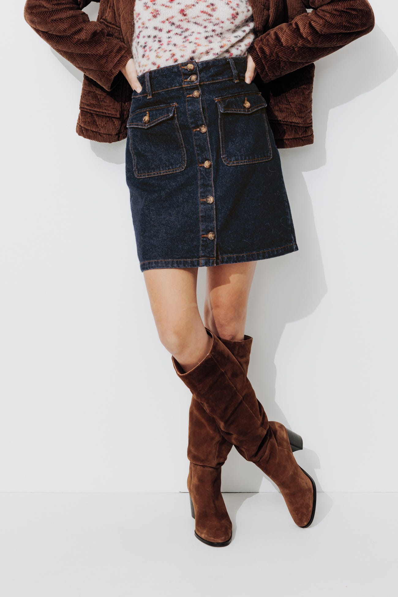 Buttoned denim skirt