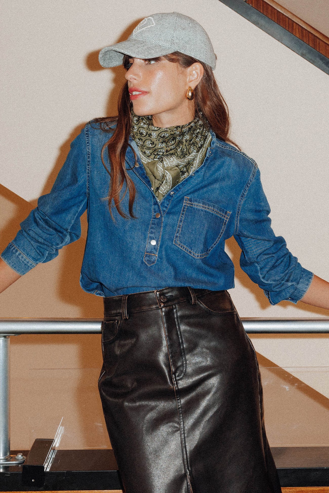 Blouse en jean col frou-frou