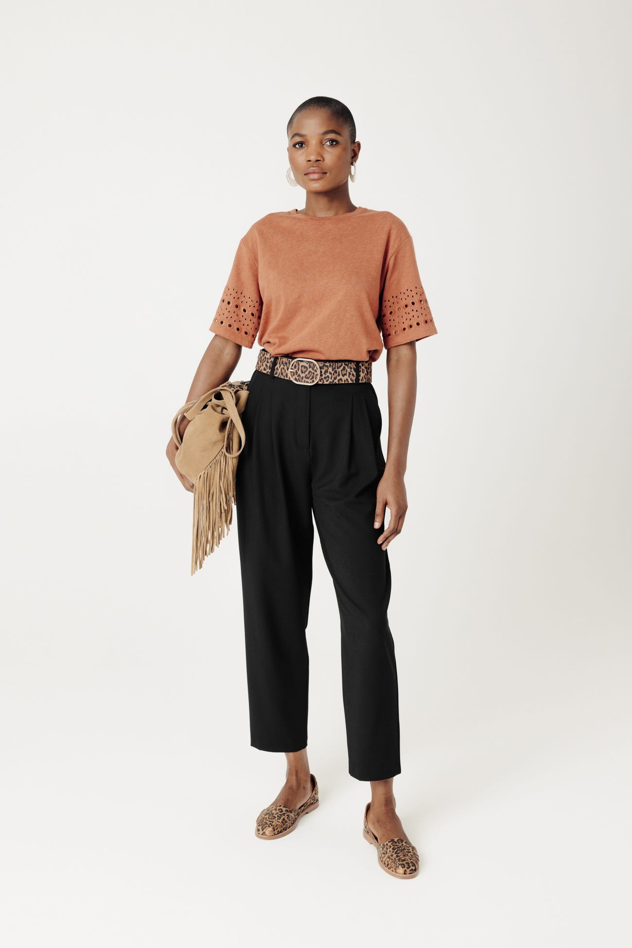 Pantaloni carrot a vita alta