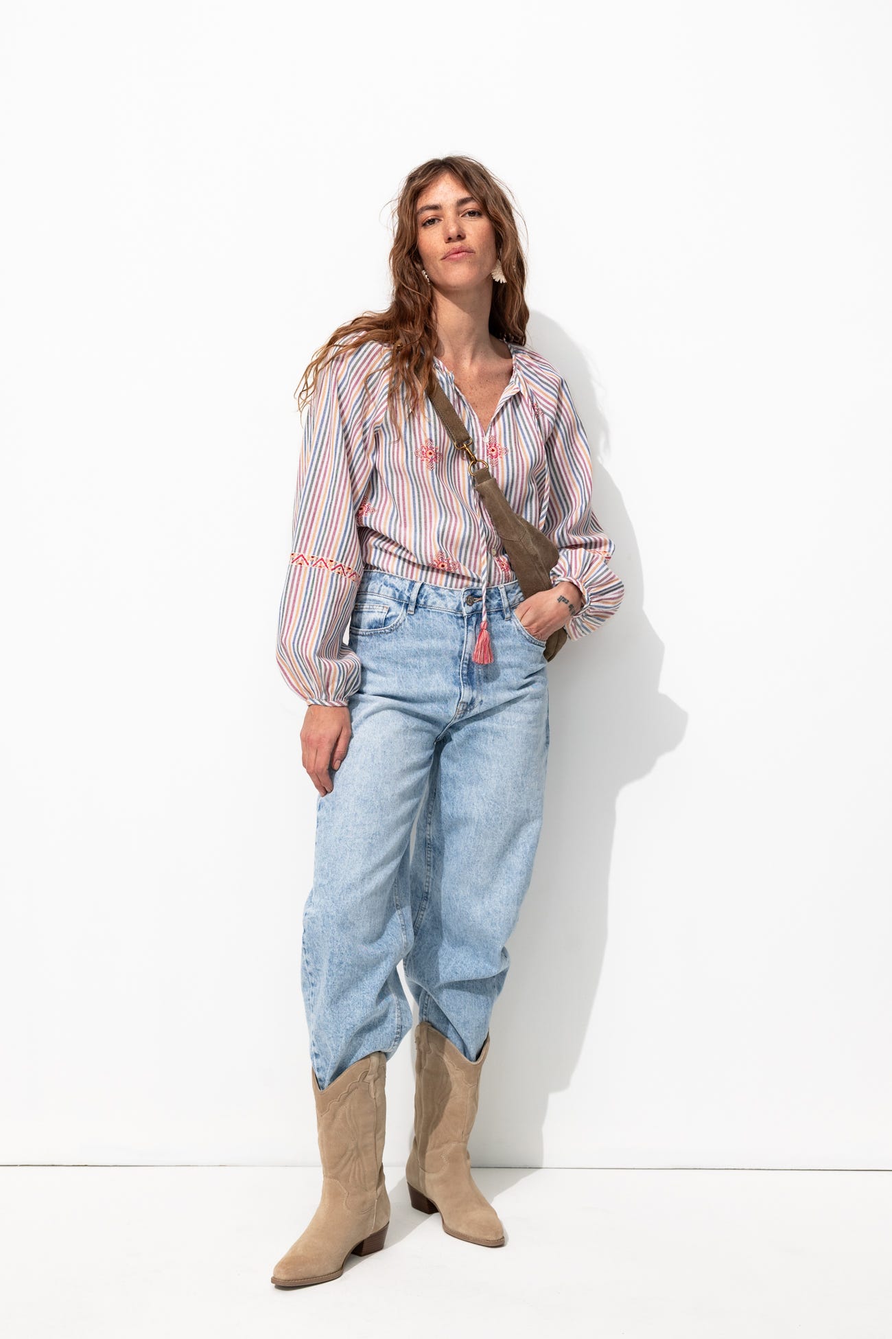 Gestreifte bestickte Bluse