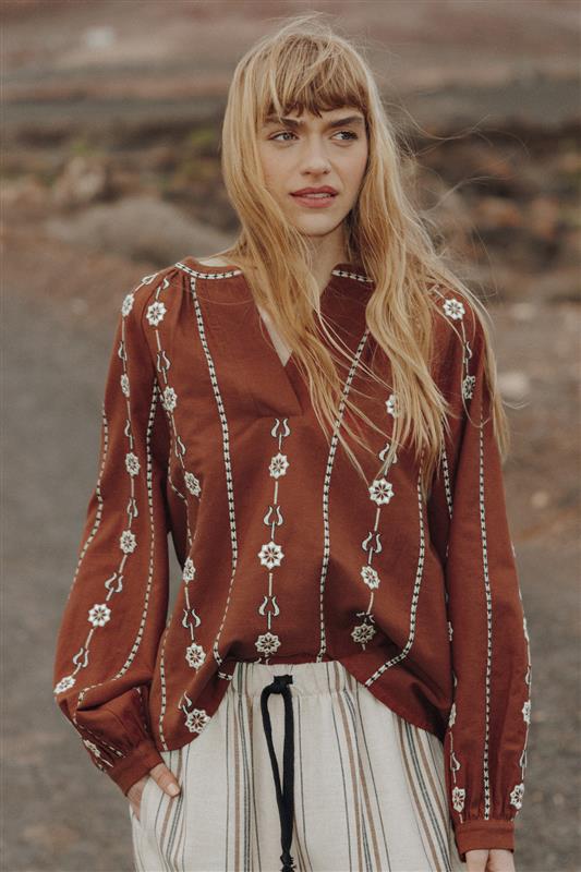 Blouse brodée Femme