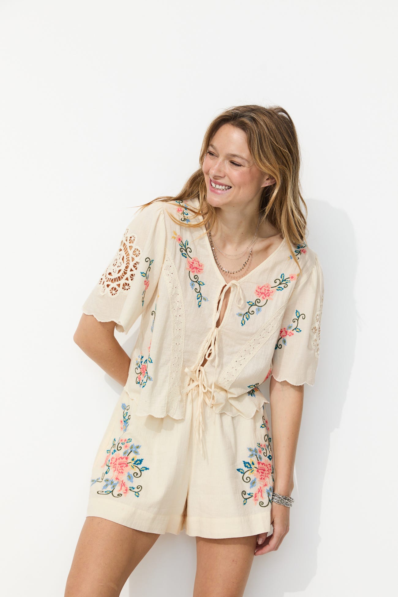 Blouse brodée point de croix