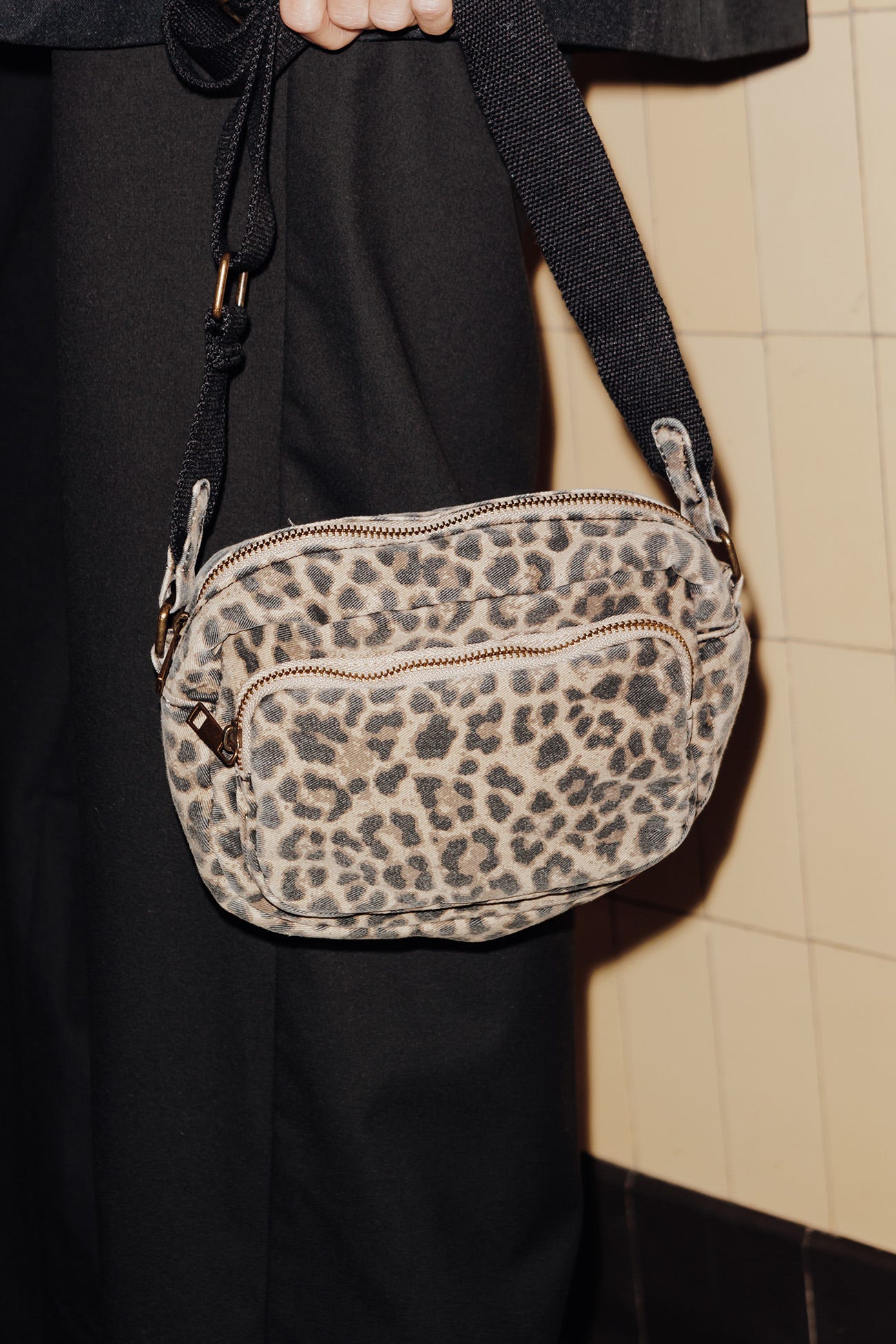 Canvas leopard bag
