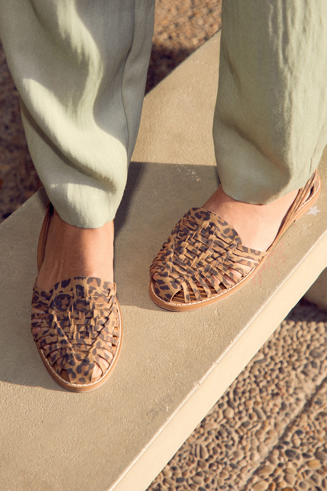 Sandales léopard en cuir