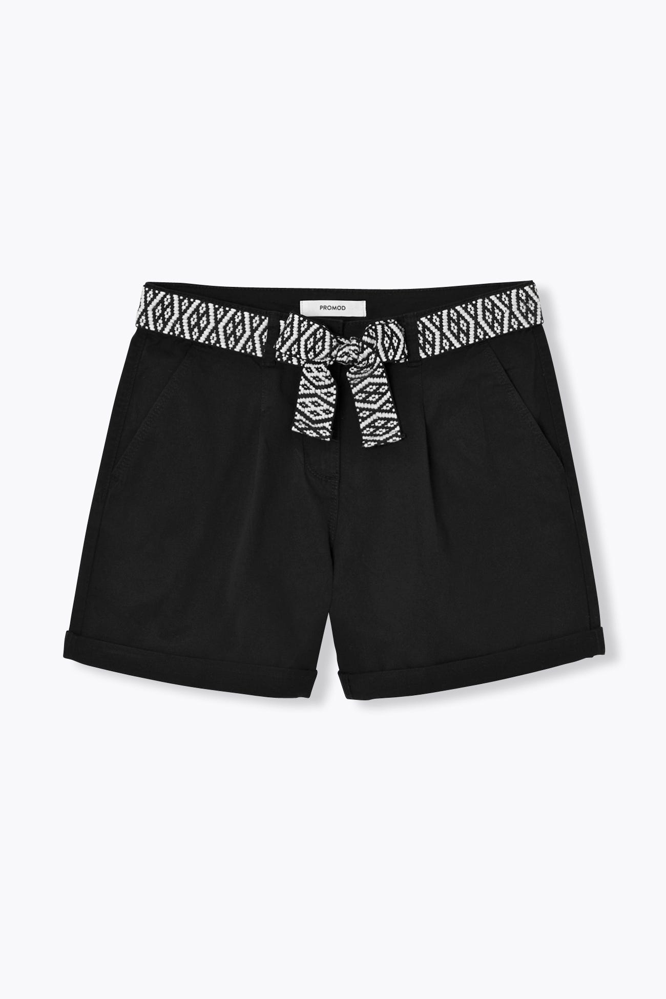 Shorts mit Abnähern + Gürtel