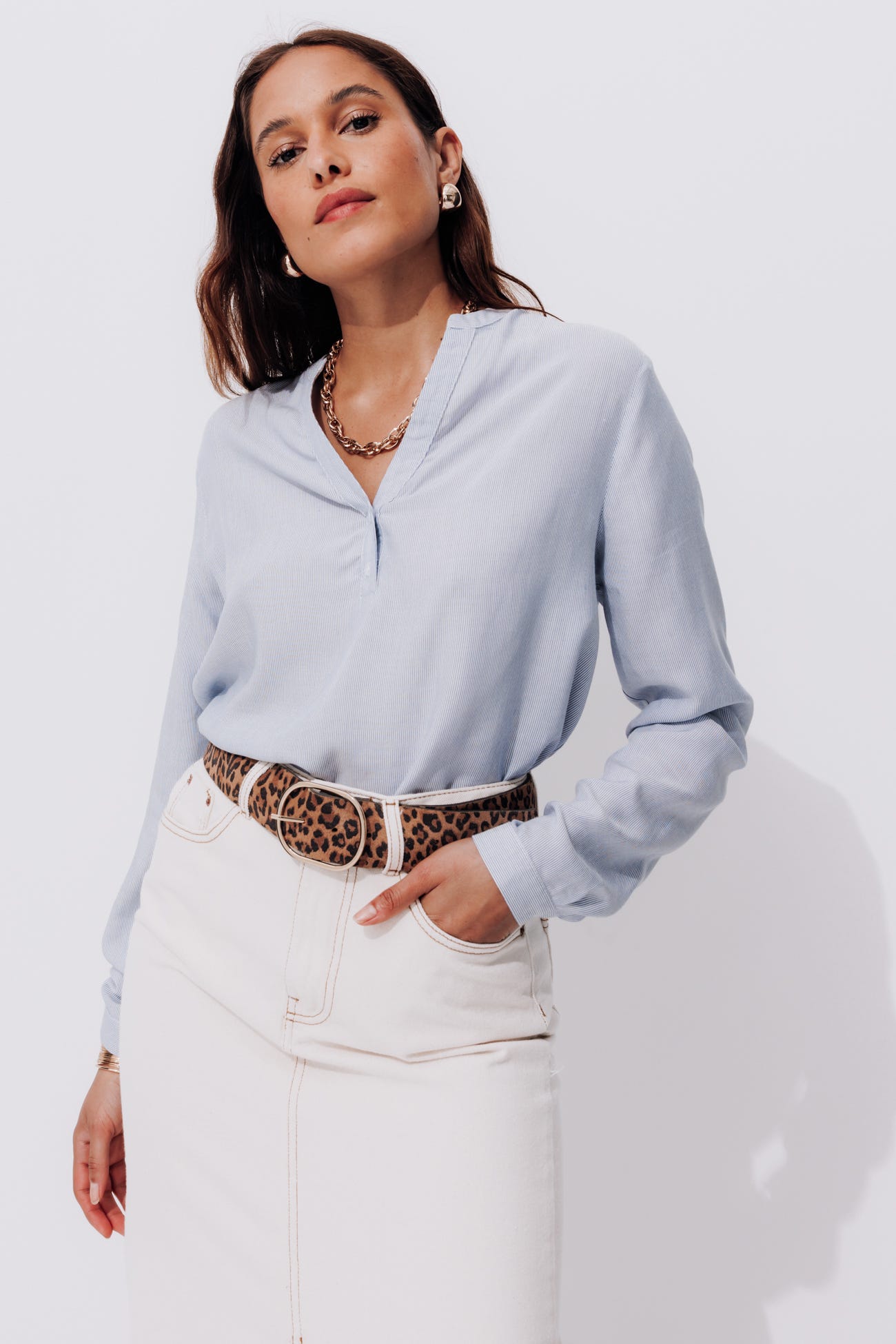 Blusa con collo alla tunisina