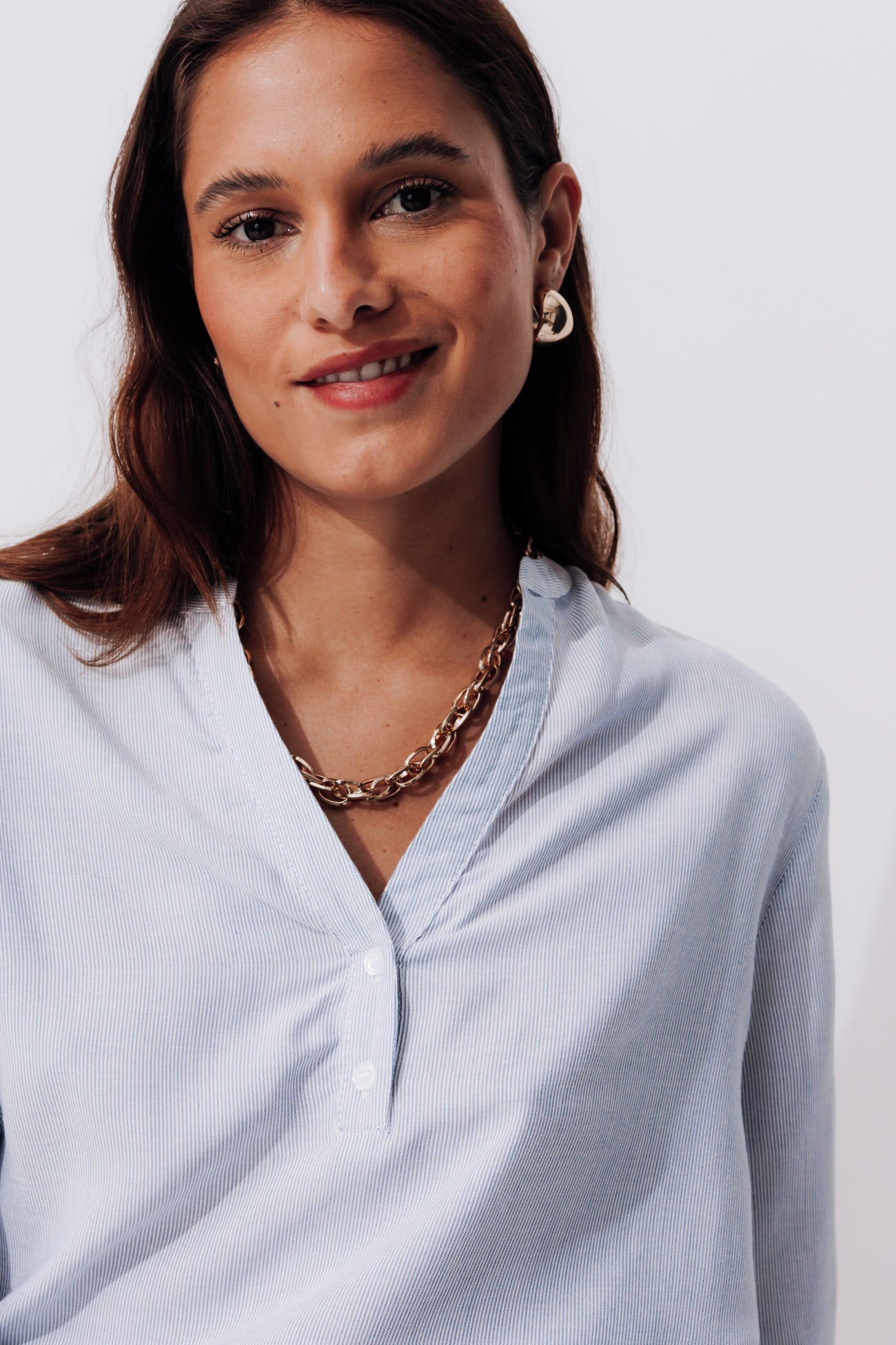 Blusa con collo alla tunisina