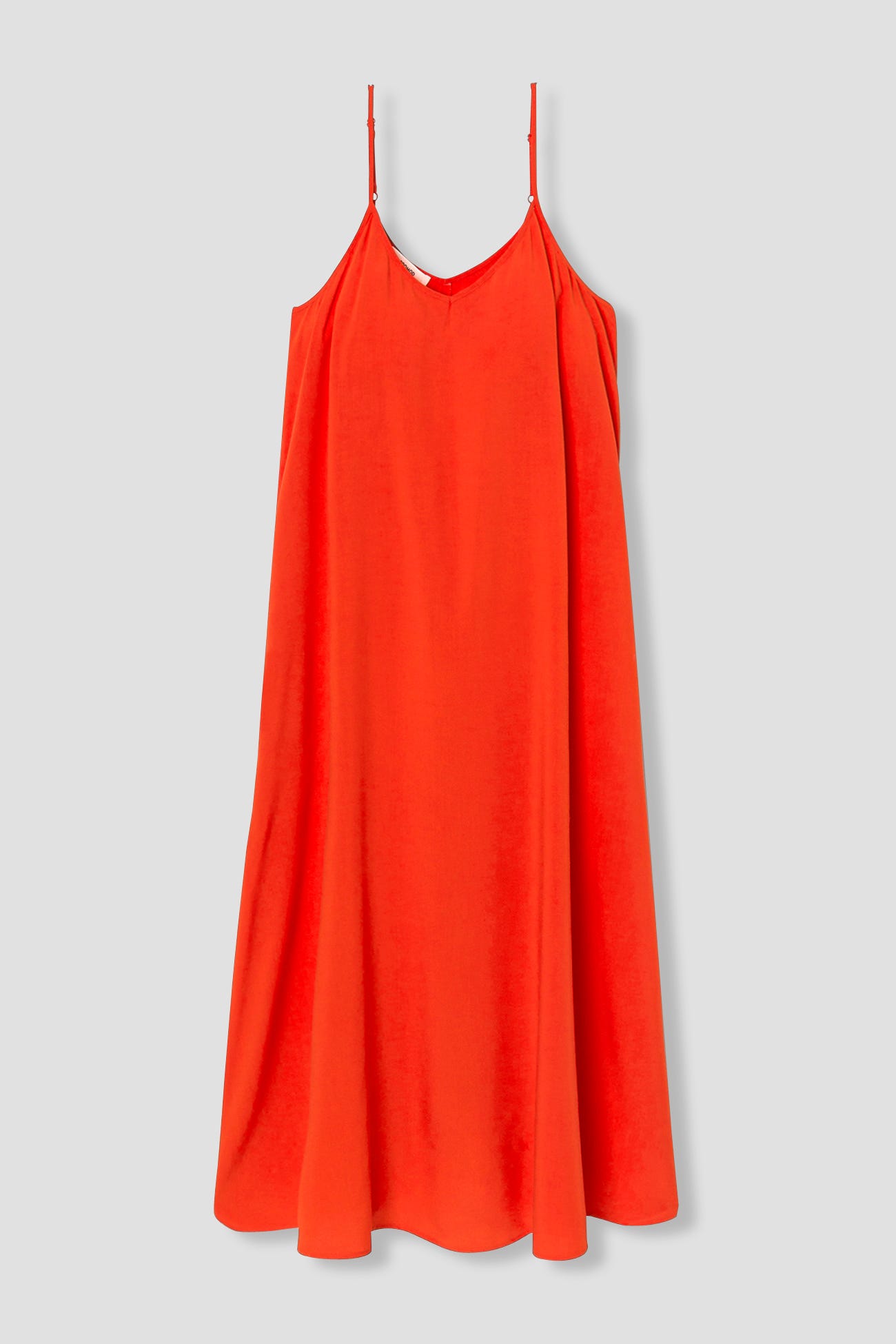 Longue robe à fines bretelles