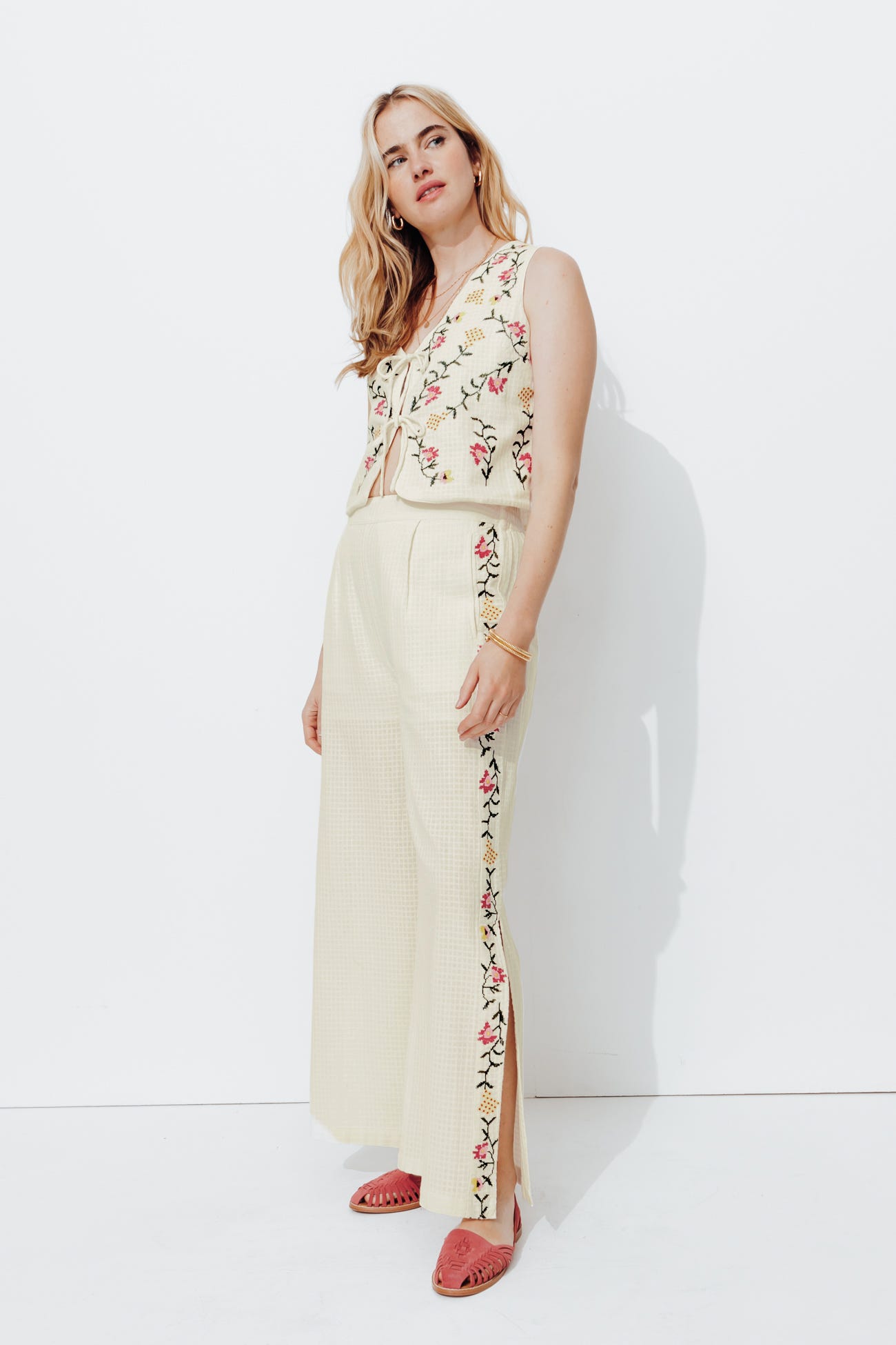 Pantalon brodé point de croix