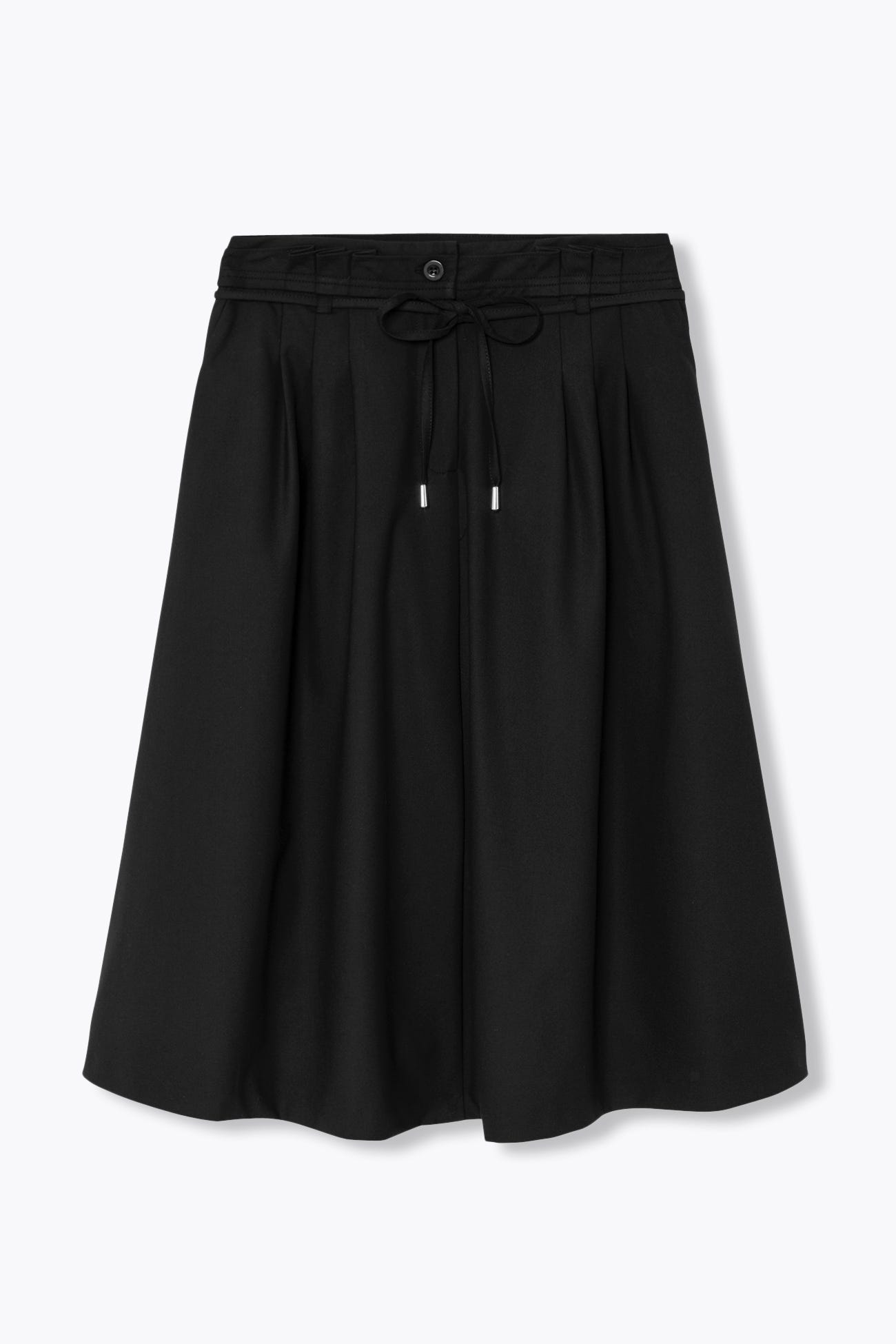 Falda midi lisa y evasé