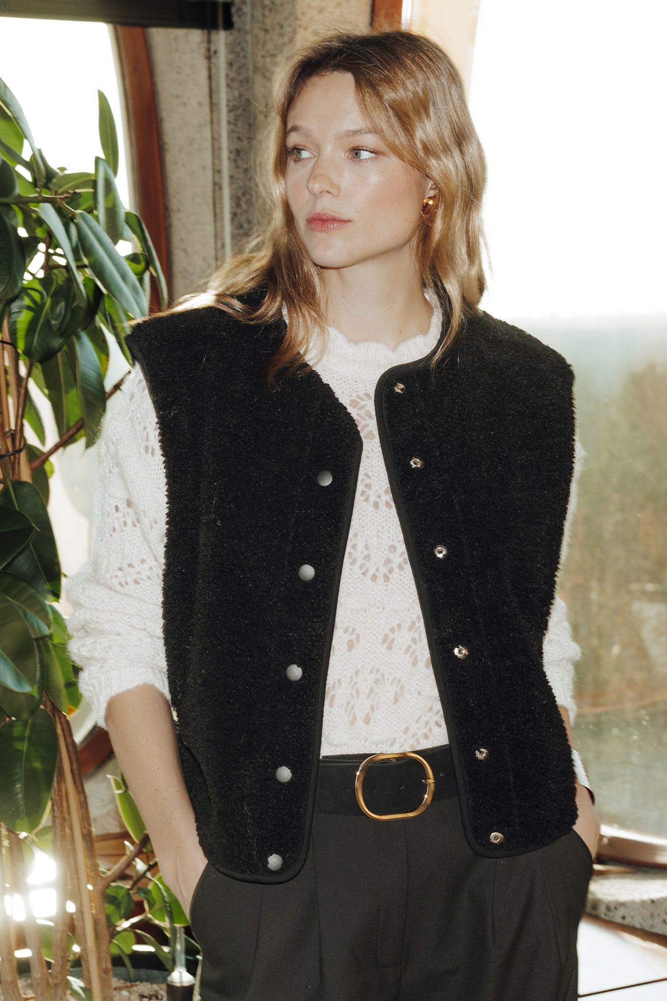Reversible sleeveless jacket