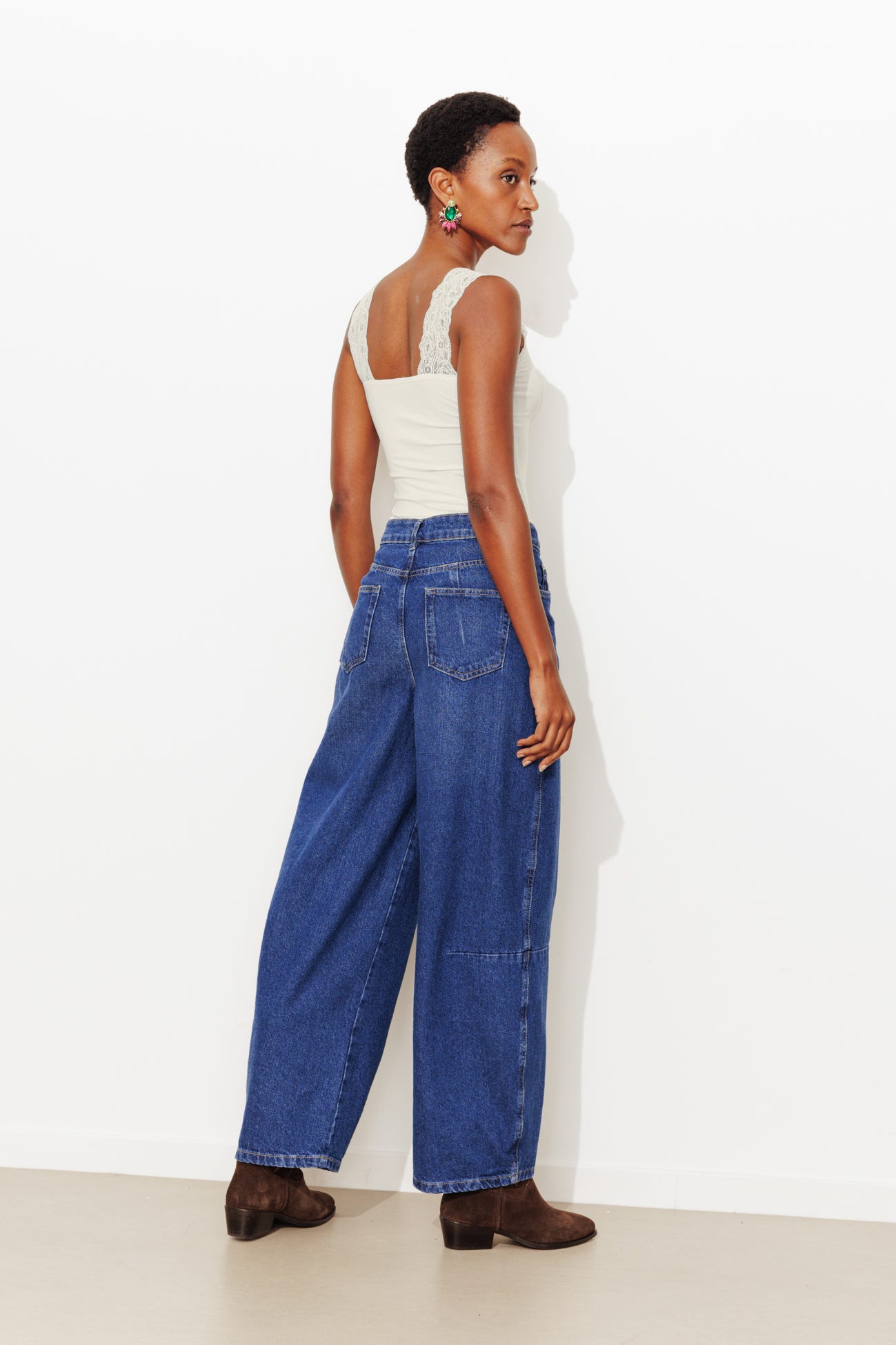 Top con tirantes de encaje