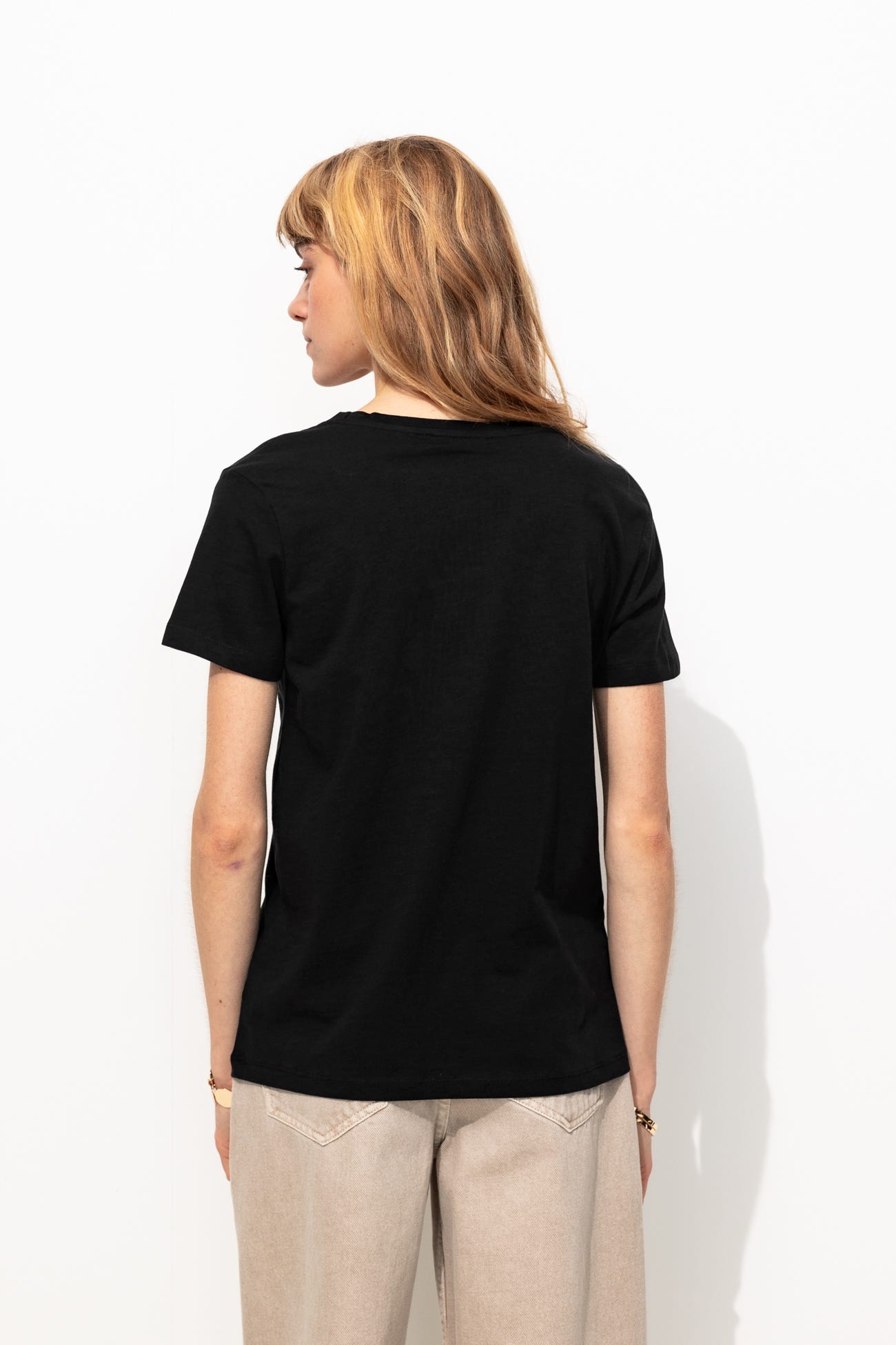 T-shirt con scollo a V