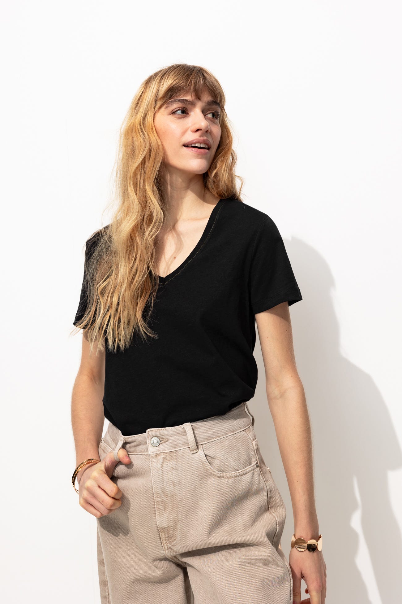 T-shirt con scollo a V