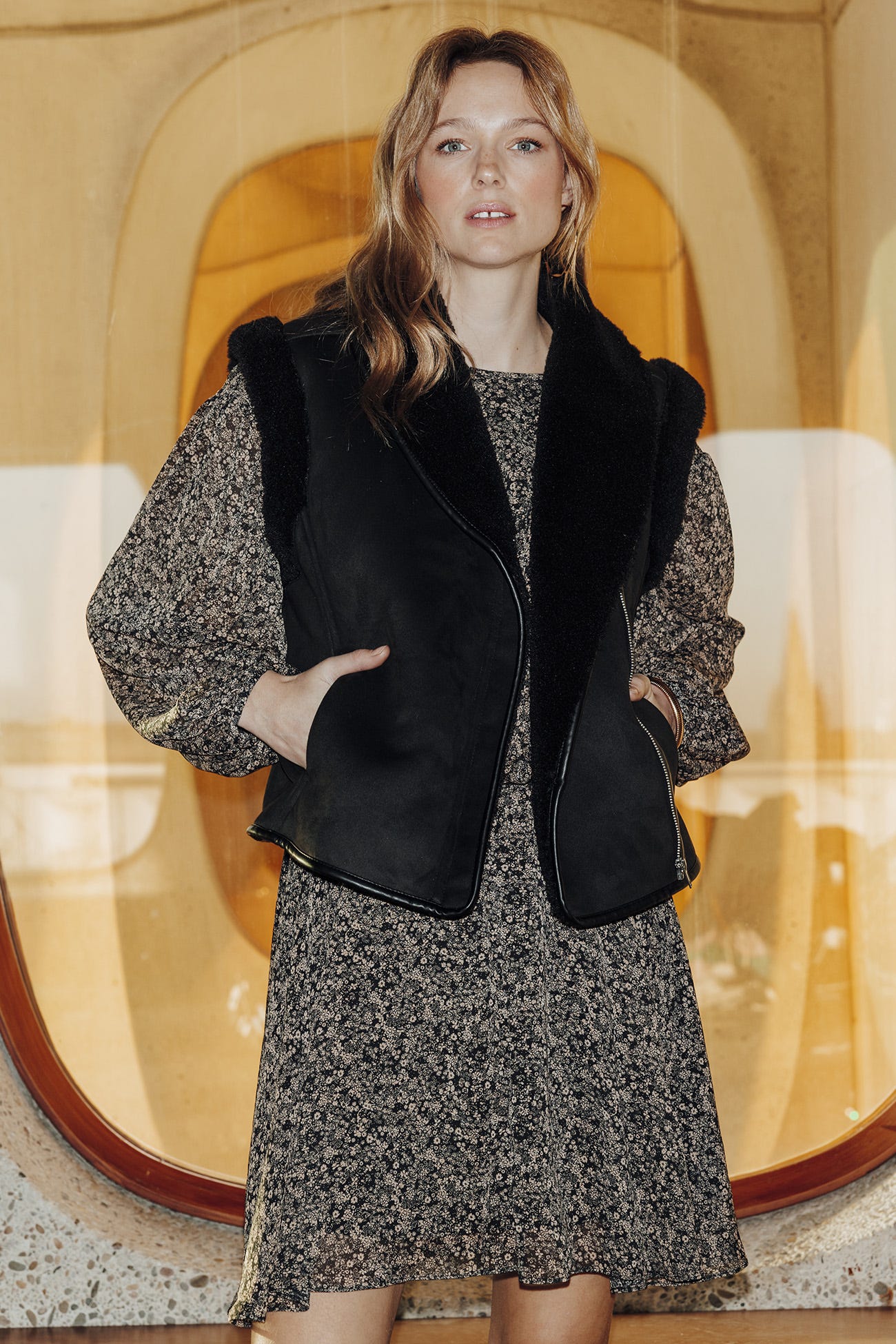 Sleeveless fleece jacket