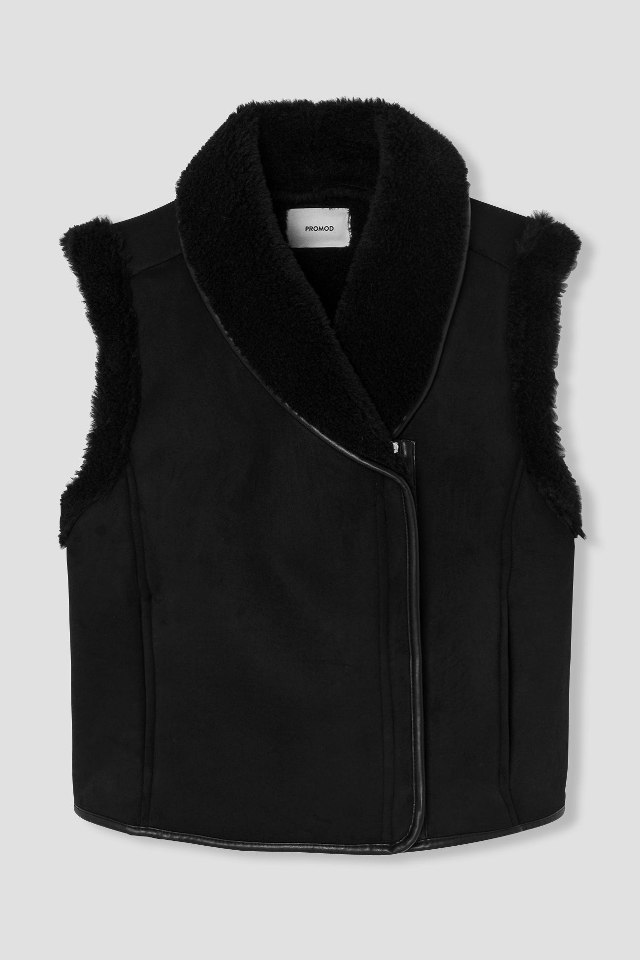 Sleeveless fleece jacket