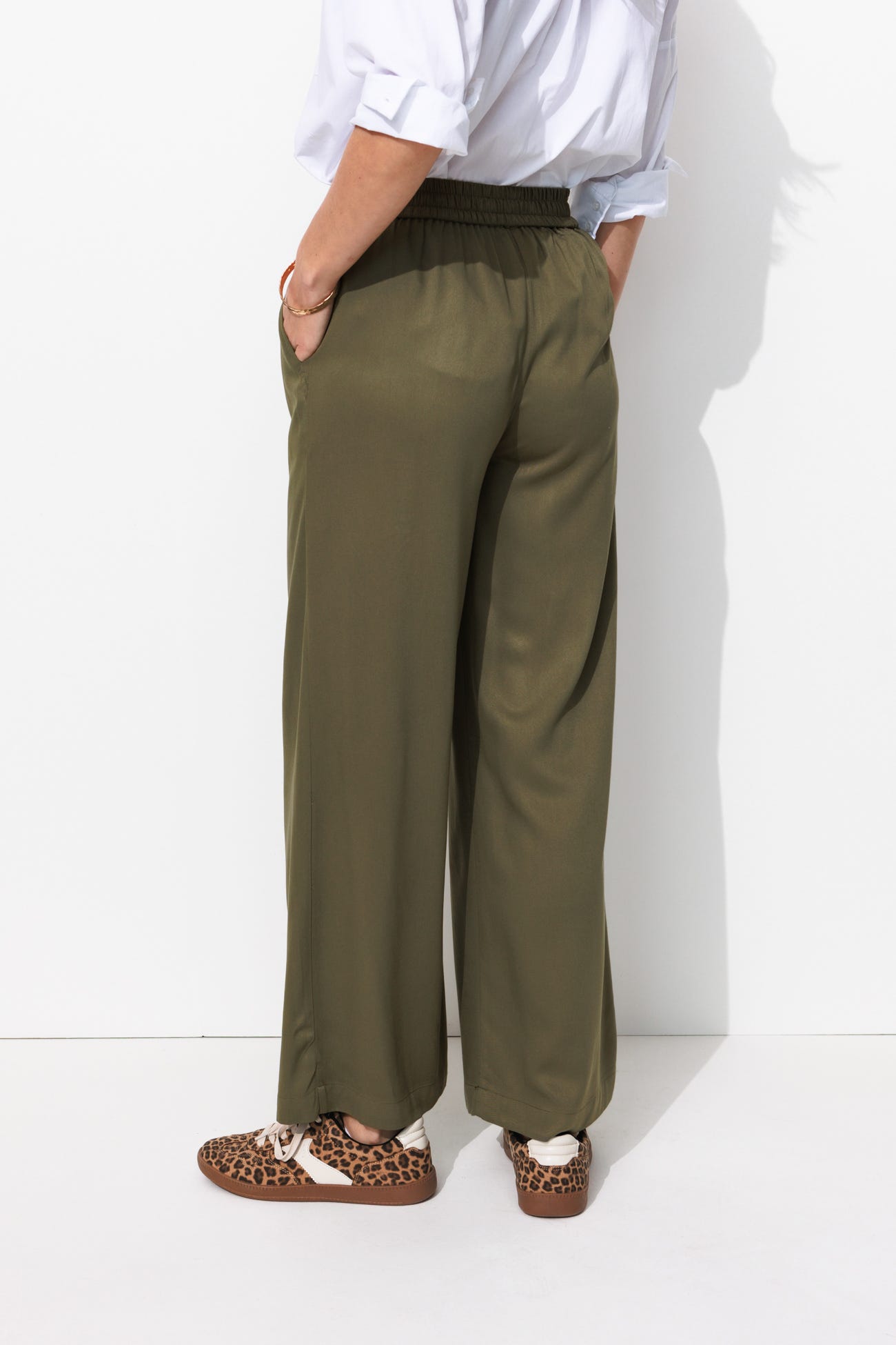 Pantaloni larghi a vita alta