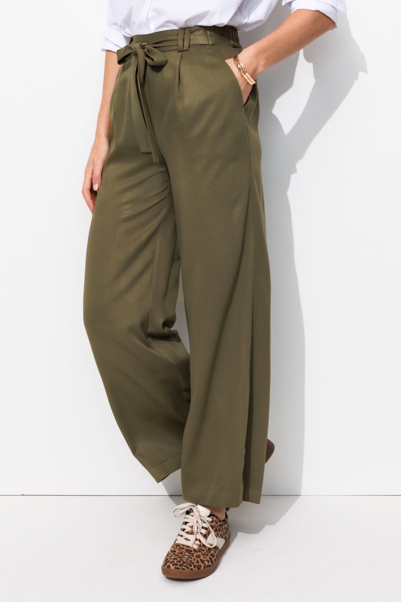 Pantaloni larghi a vita alta
