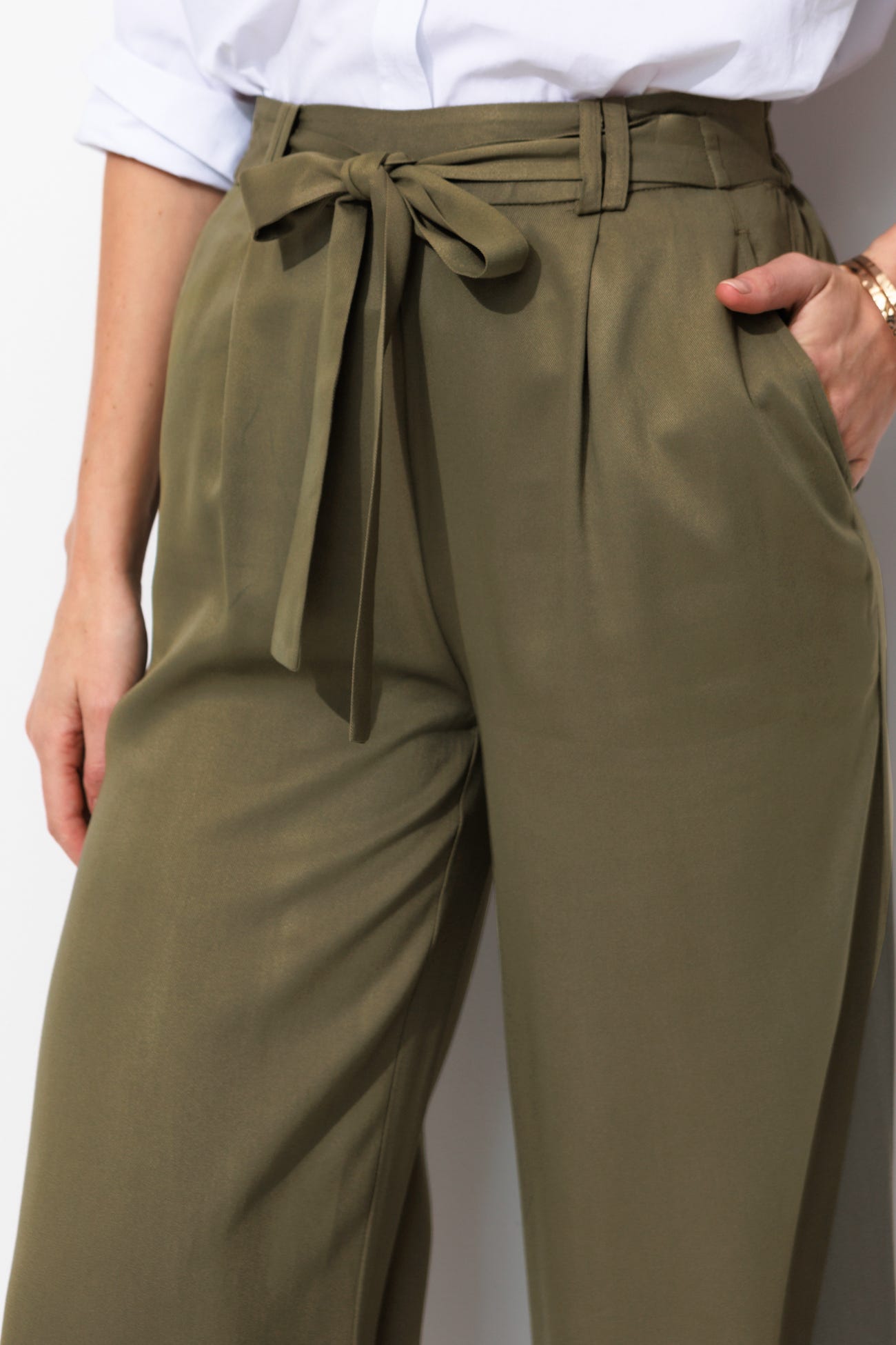 Pantaloni larghi a vita alta