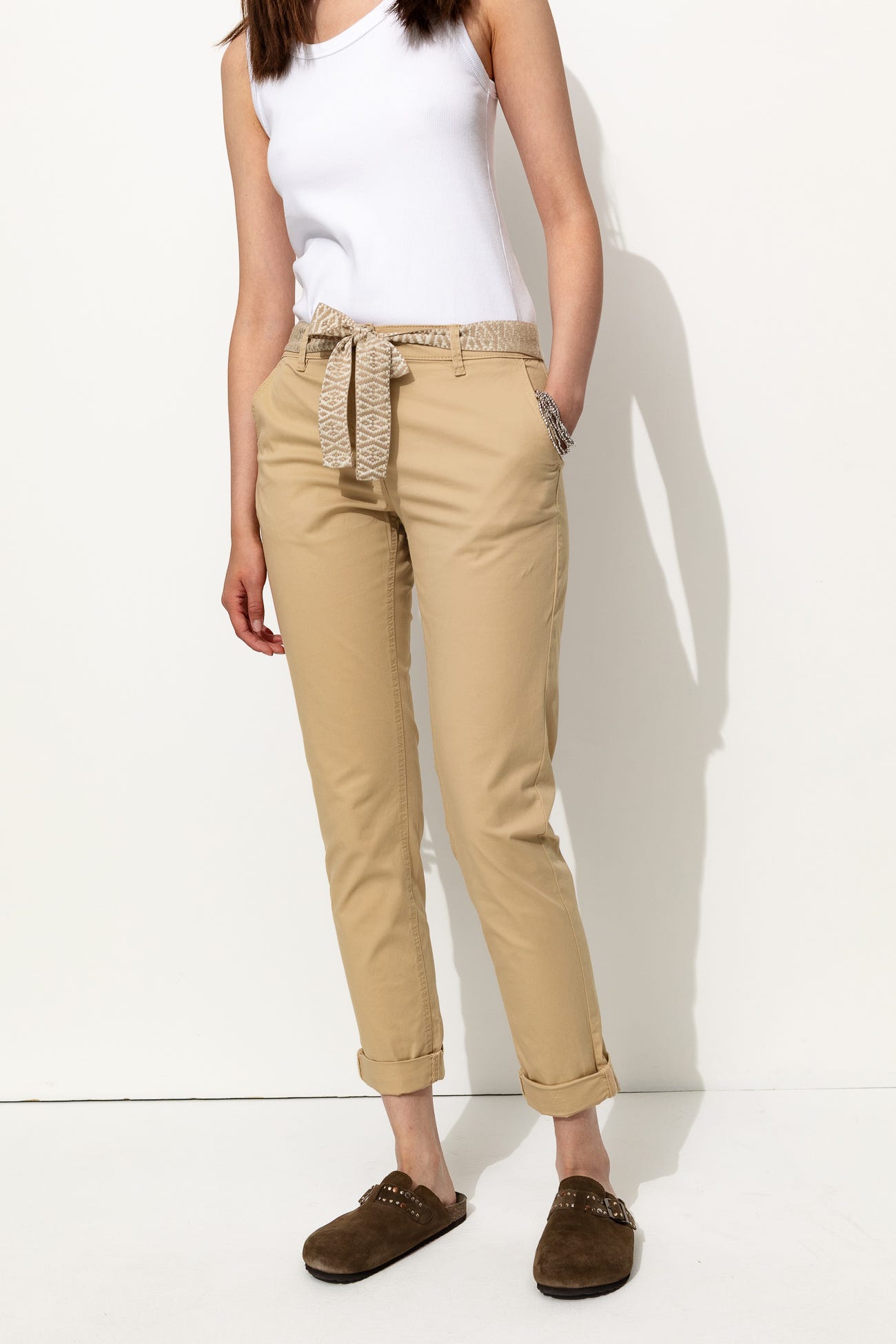 Pantalon chino ceinturé Femme