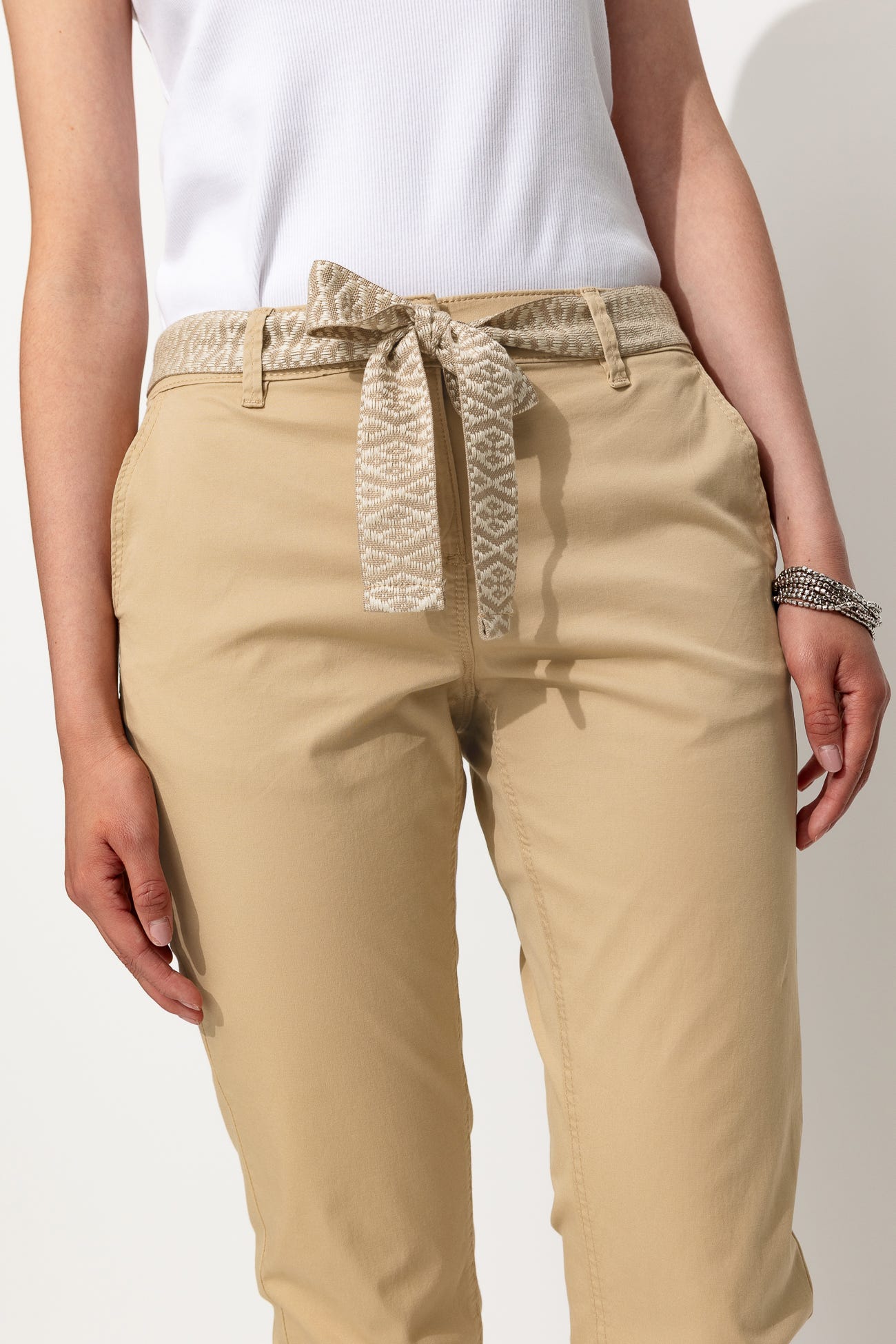 Pantalon chino ceinturé Femme