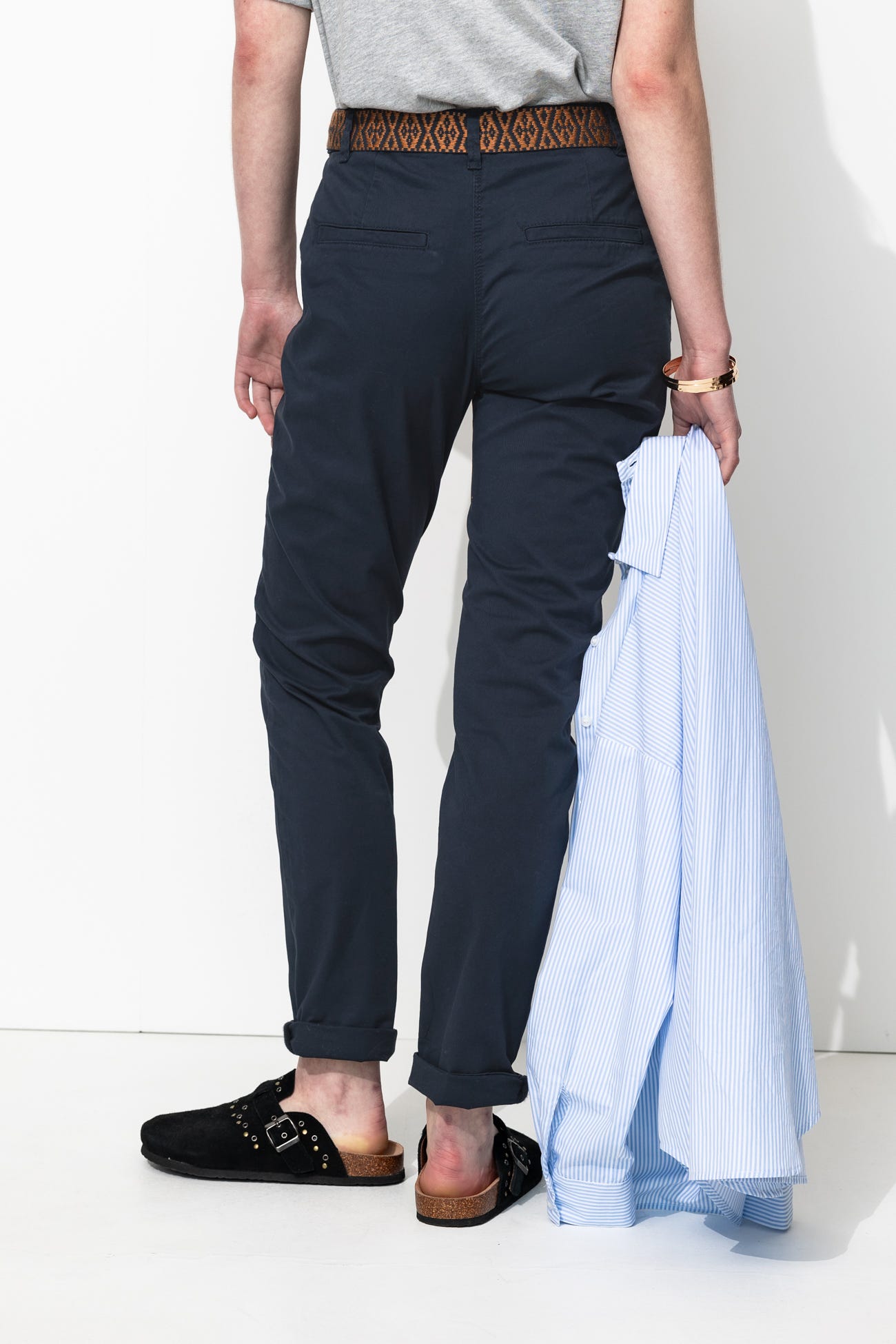 Chinohose mit Gürtel