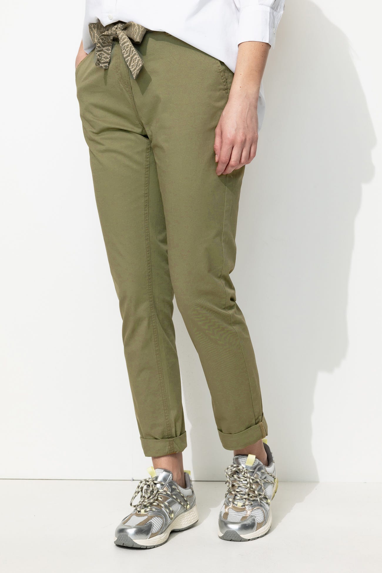 Pantalon chino ceinturé Femme