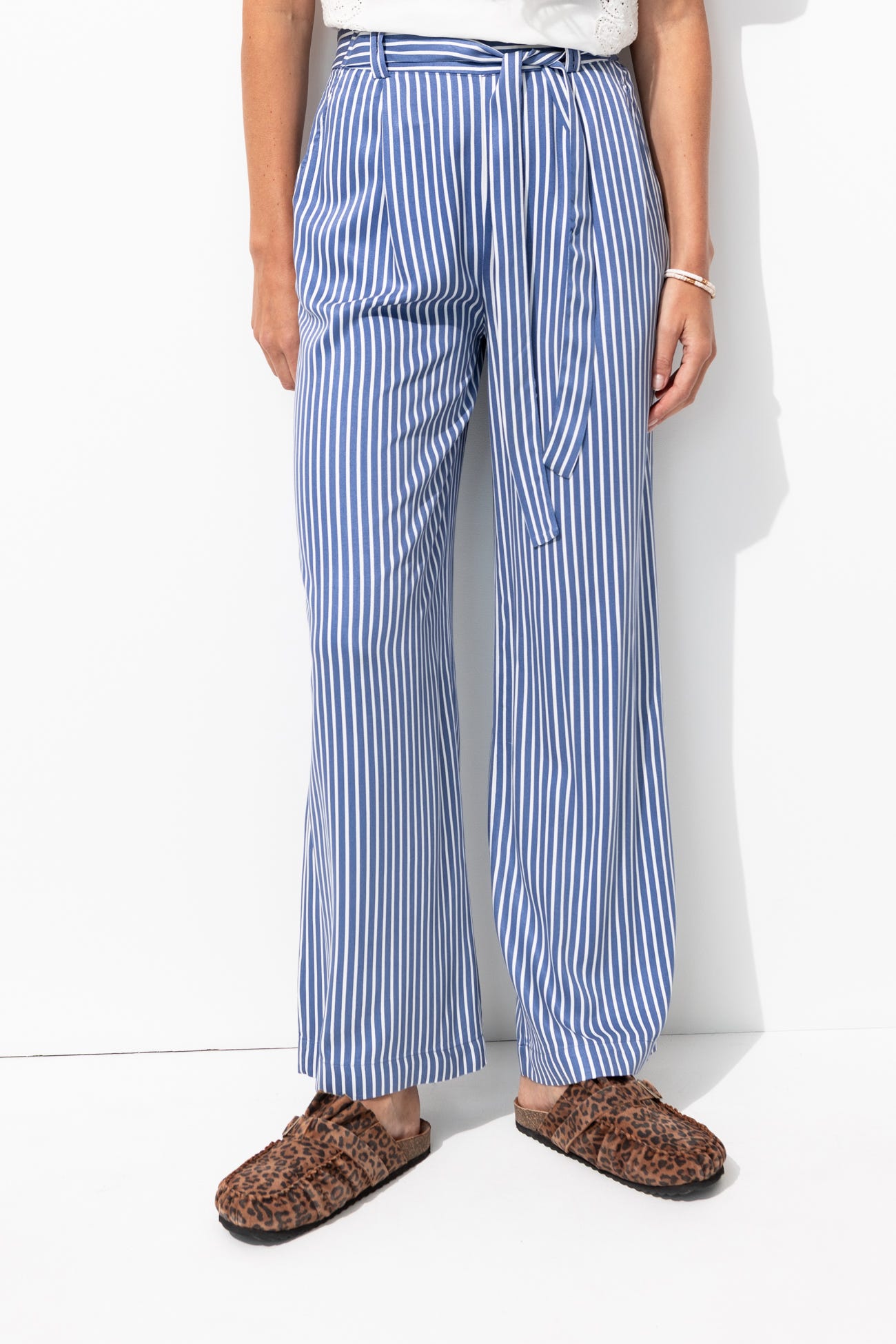 High-waist wideleg trousers