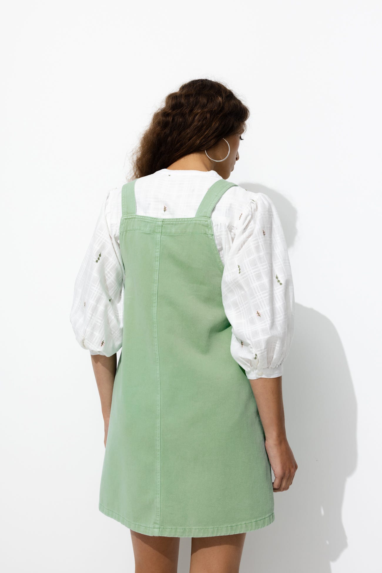 Robe courte en jean de couleur