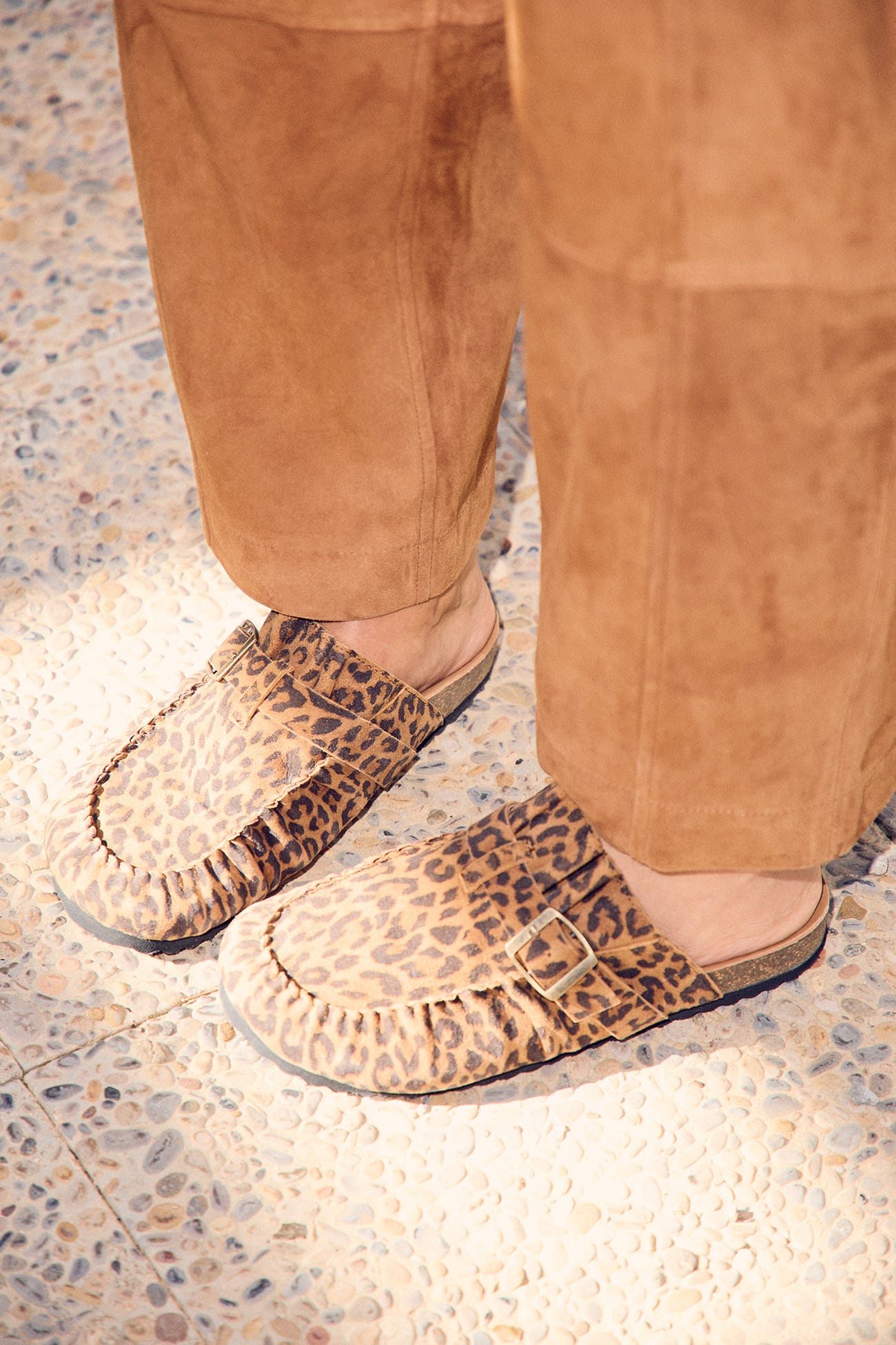 Sabot léopard en cuir Femme