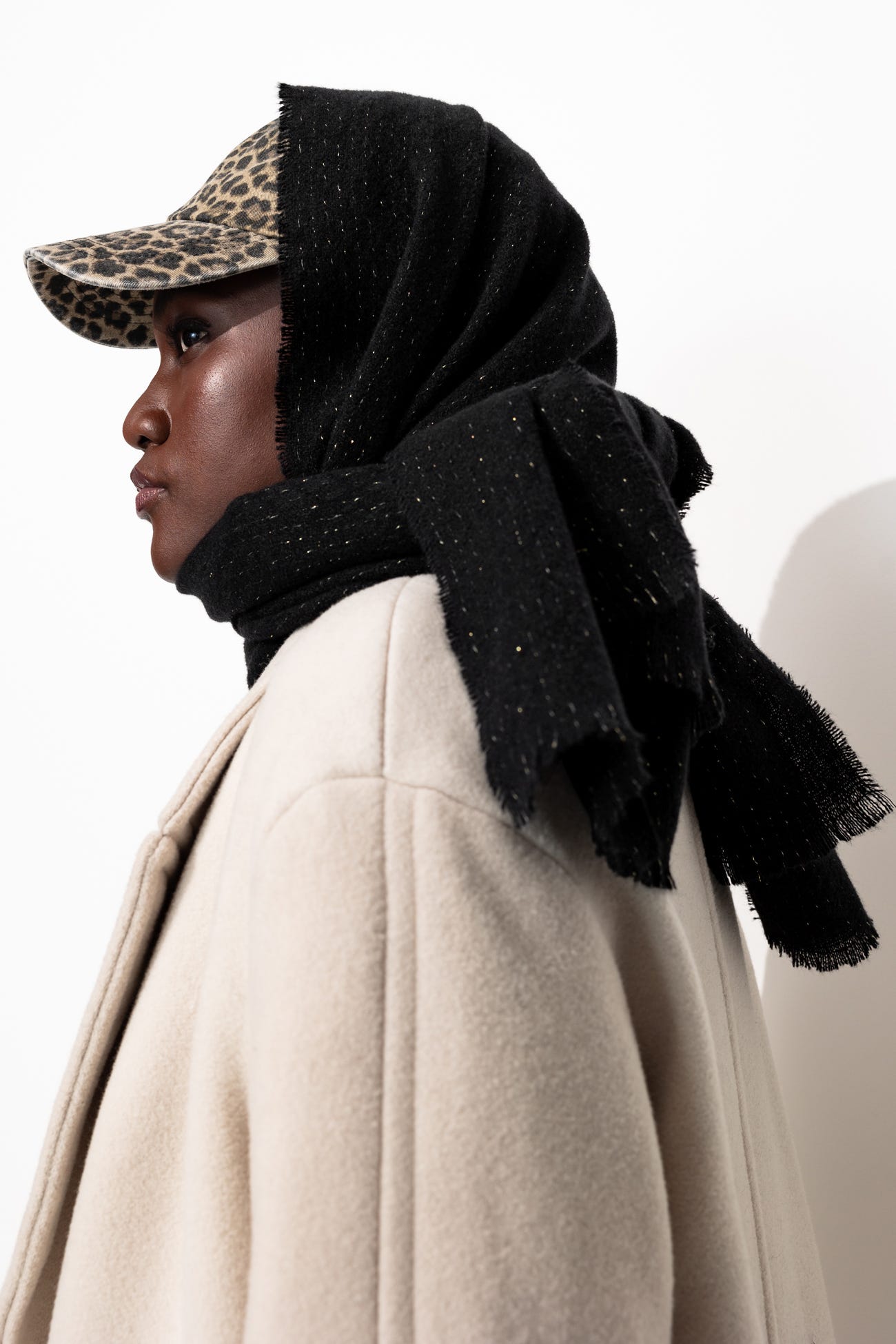 Unifarbener Glitzerschal