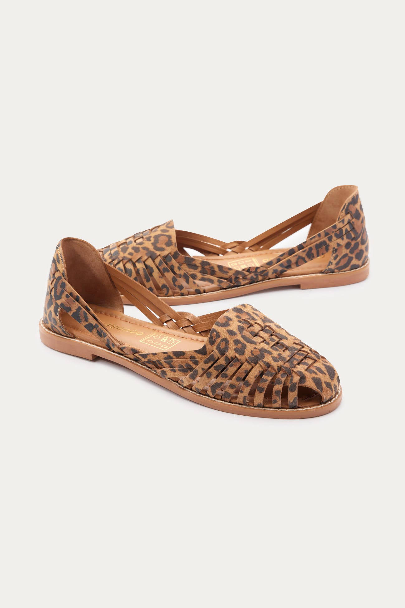 Flat leather sandals