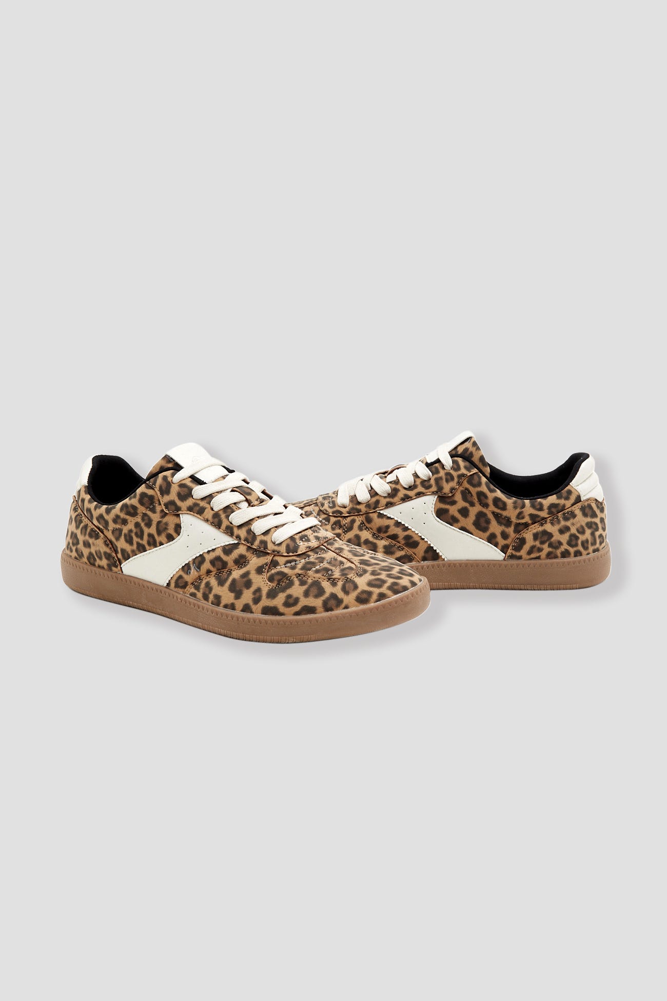 Buty sportowe w panterkę
