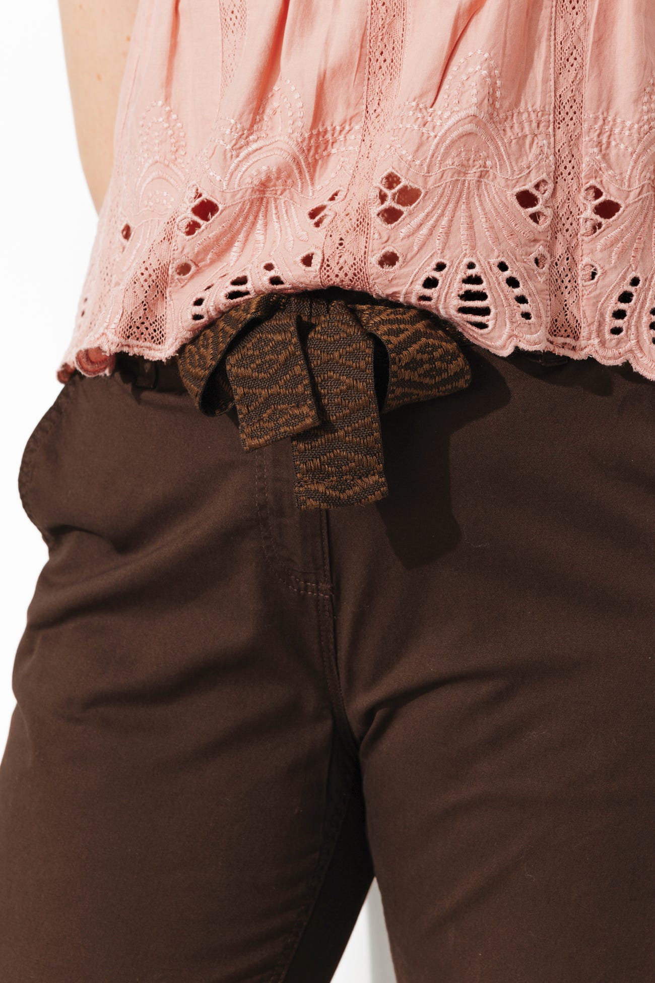 Chinohose mit Gürtel