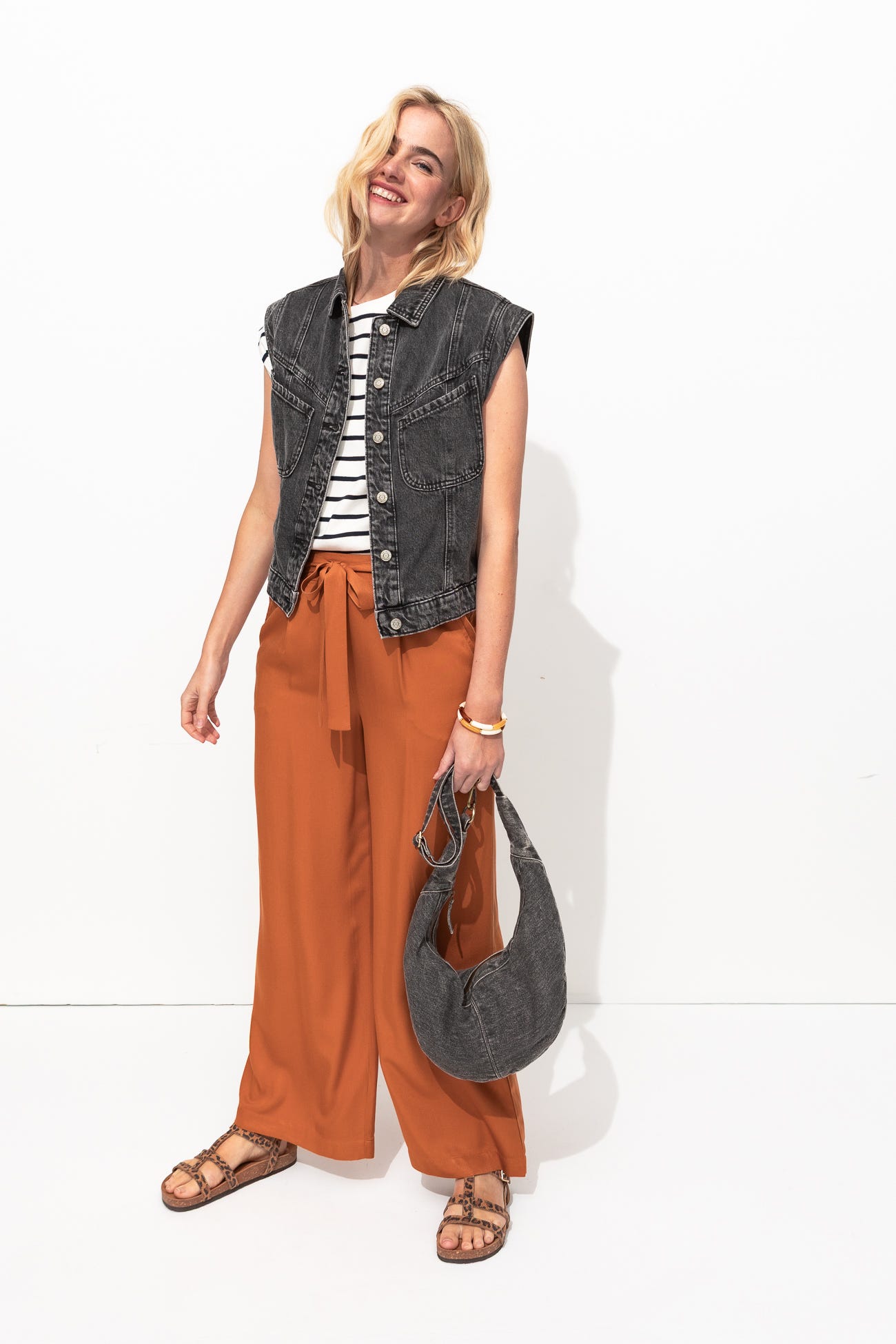 High-waist wideleg trousers