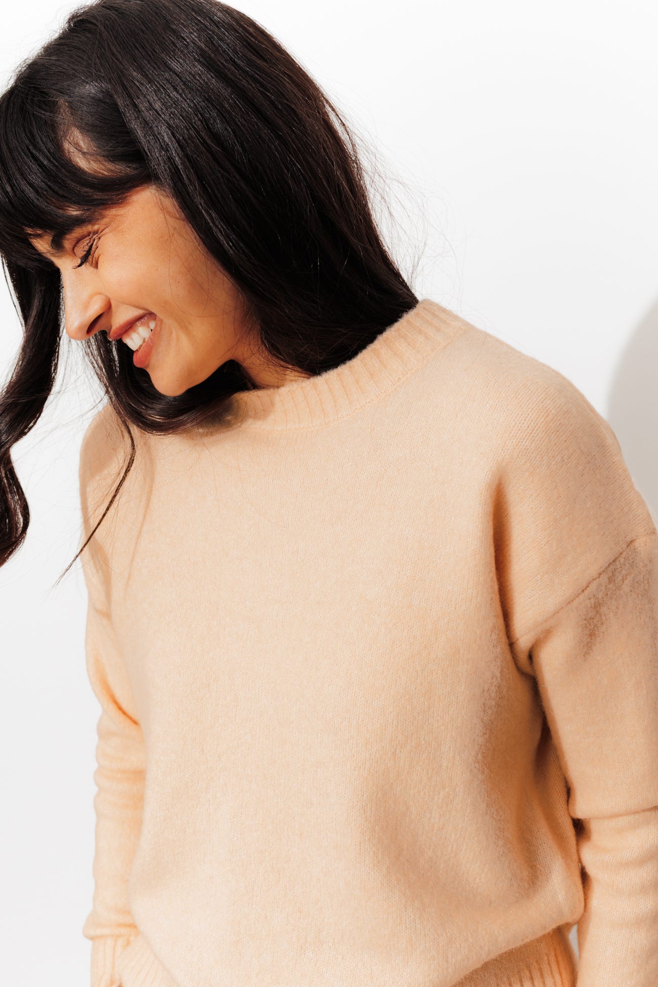 Short round-neck jumper