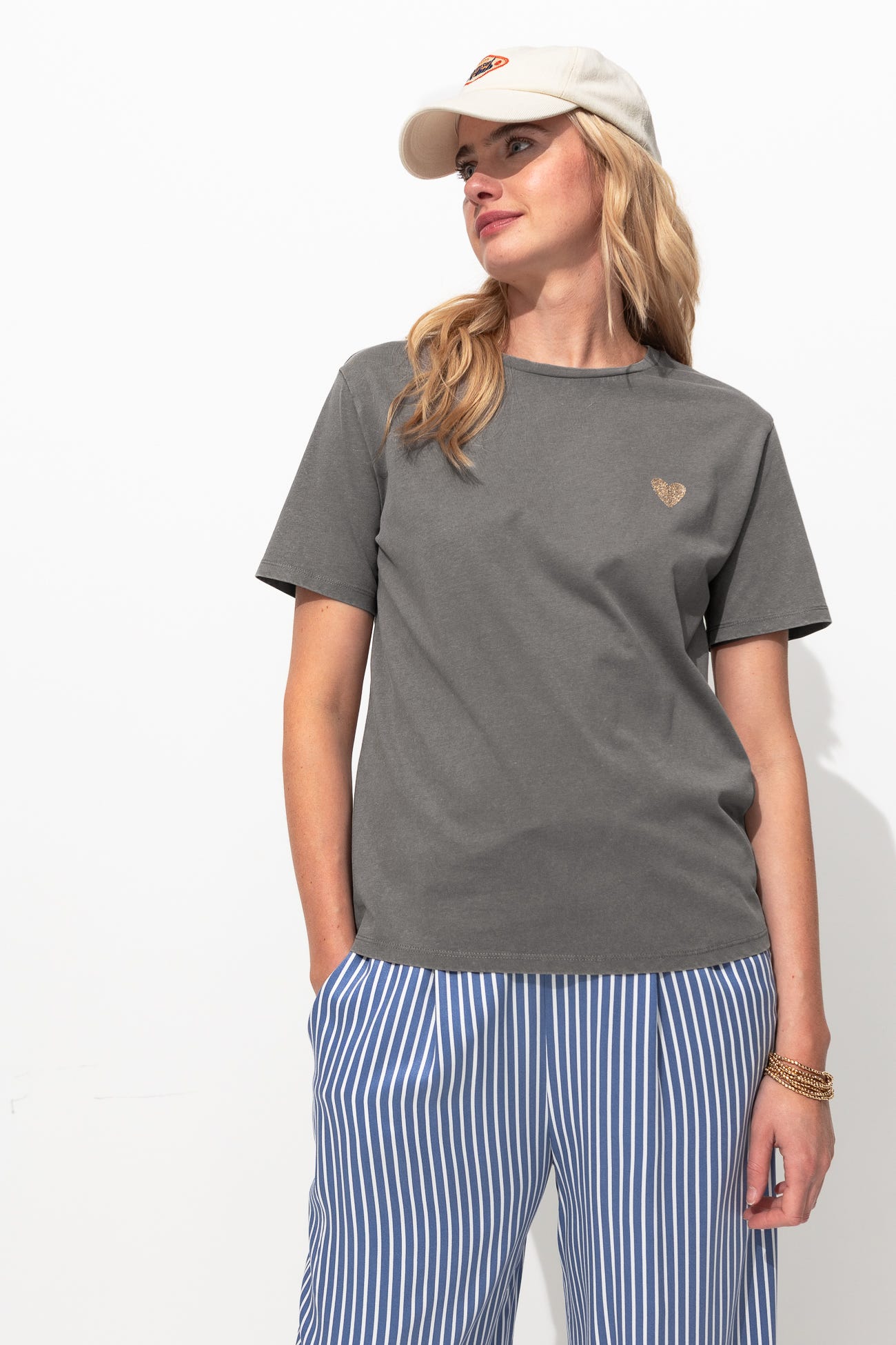 T-shirt motif coeur paillettes
