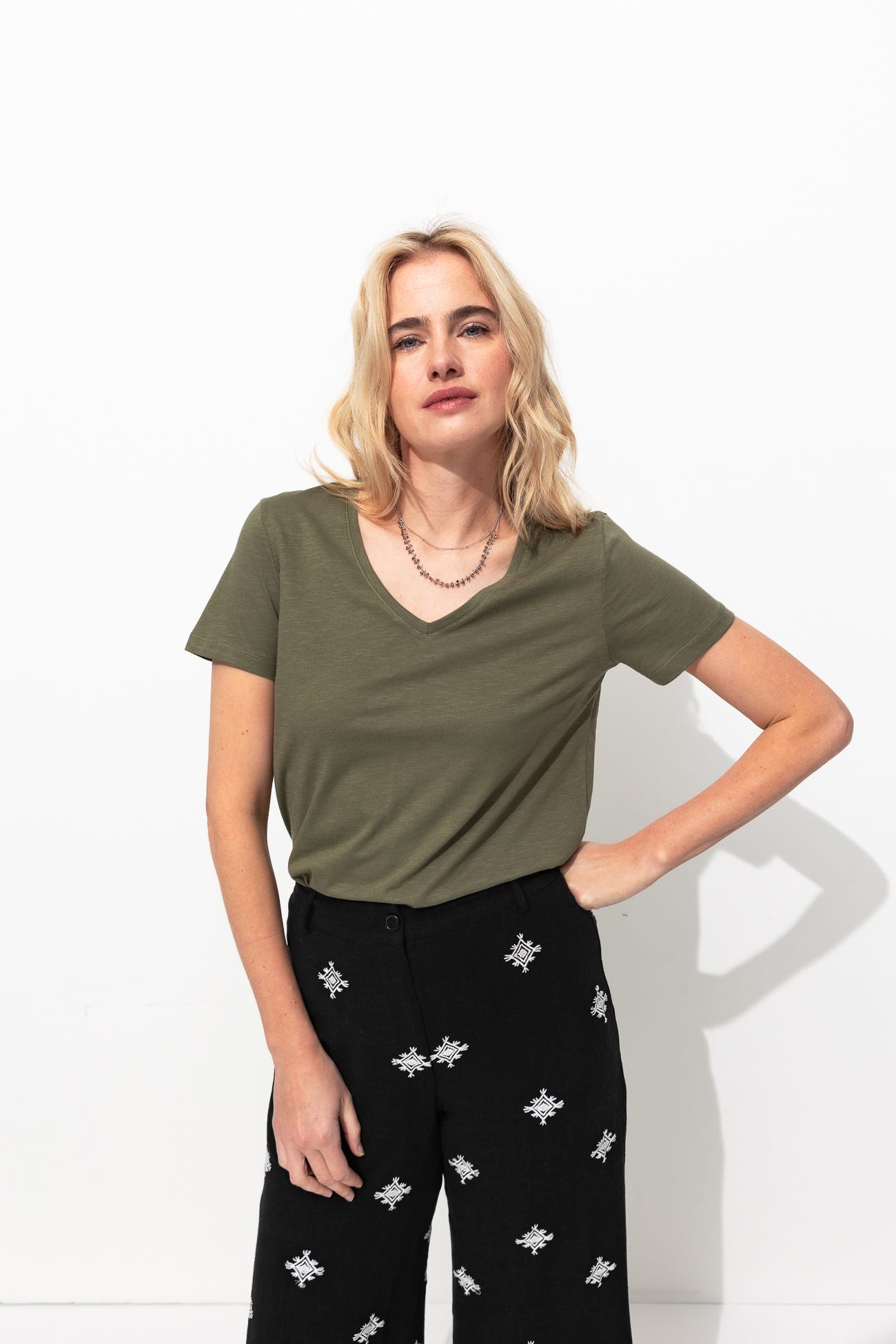 T-shirt con scollo a V