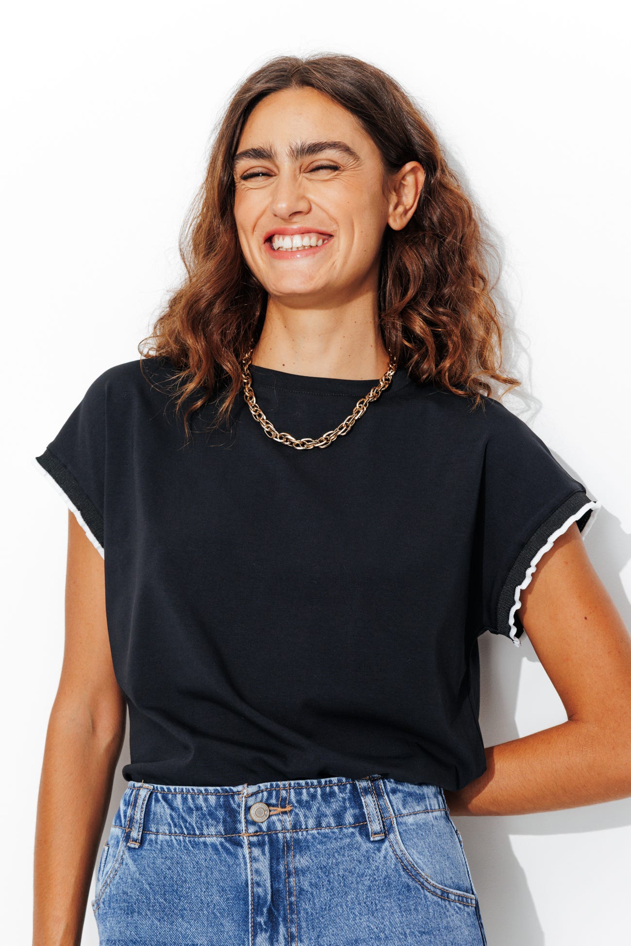 T-shirt con manica fantasia