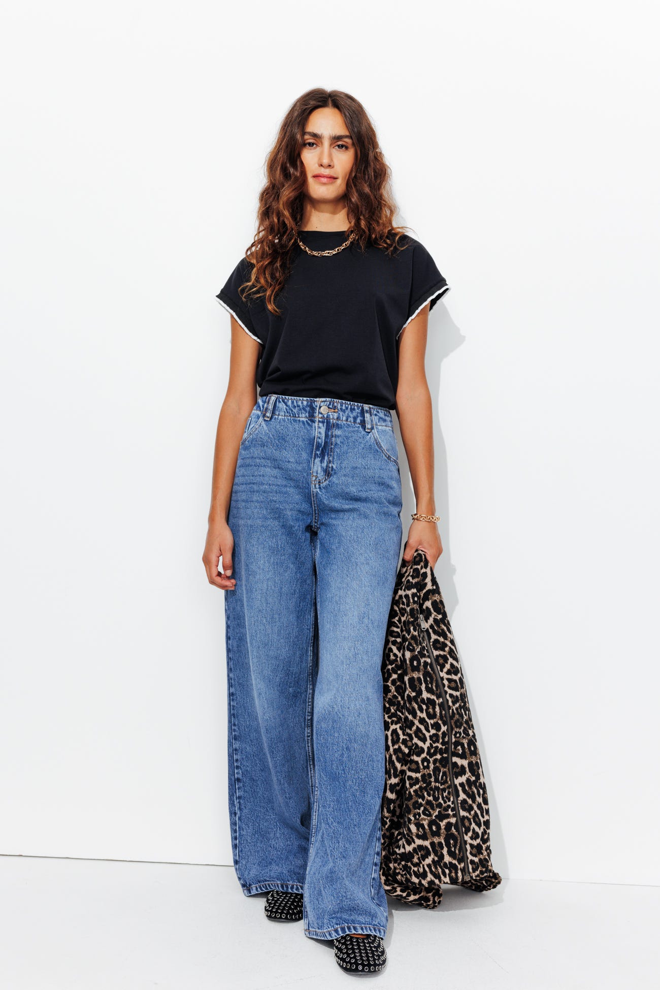 T-shirt con manica fantasia