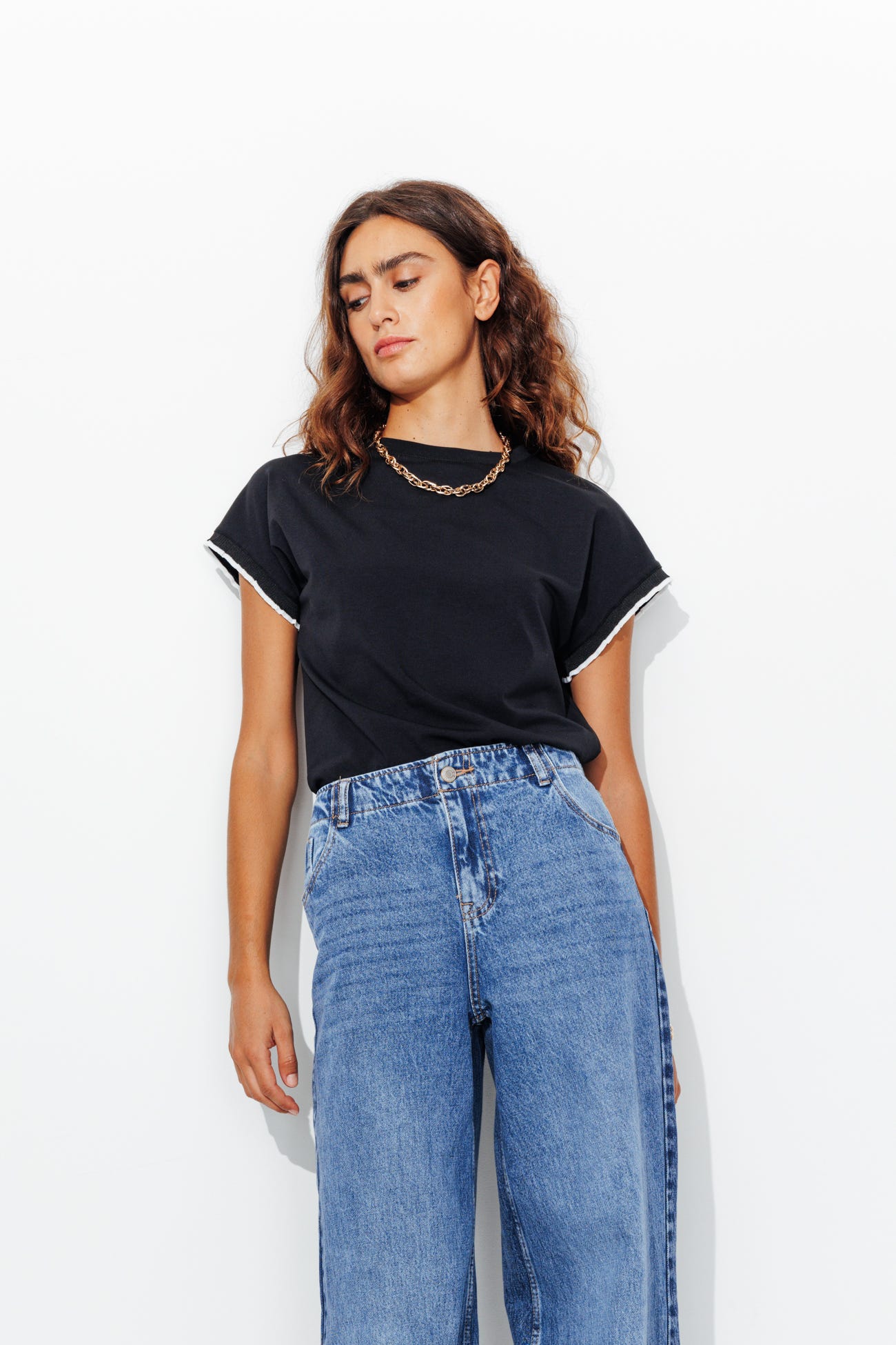 T-shirt con manica fantasia